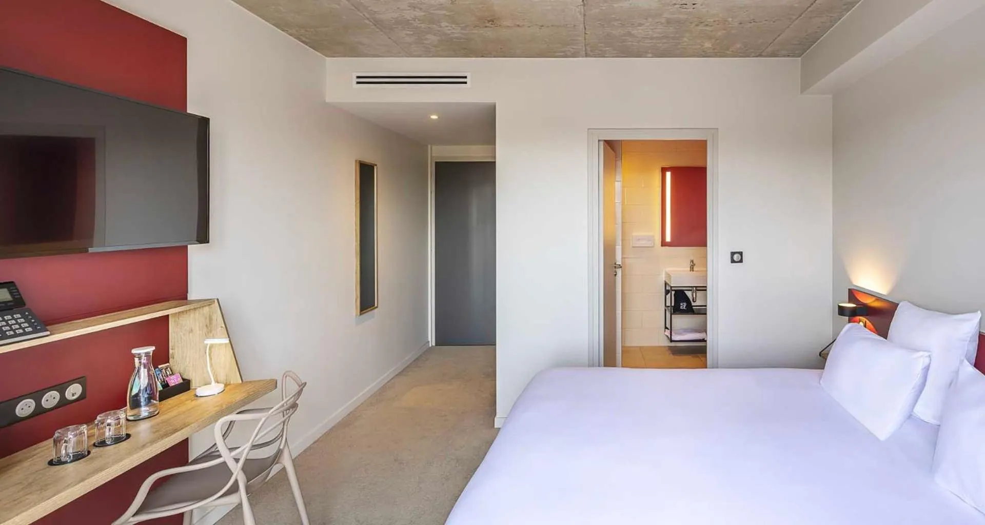 Bedroom, Bed in Best Western 11BAUER Paris Saint-Ouen