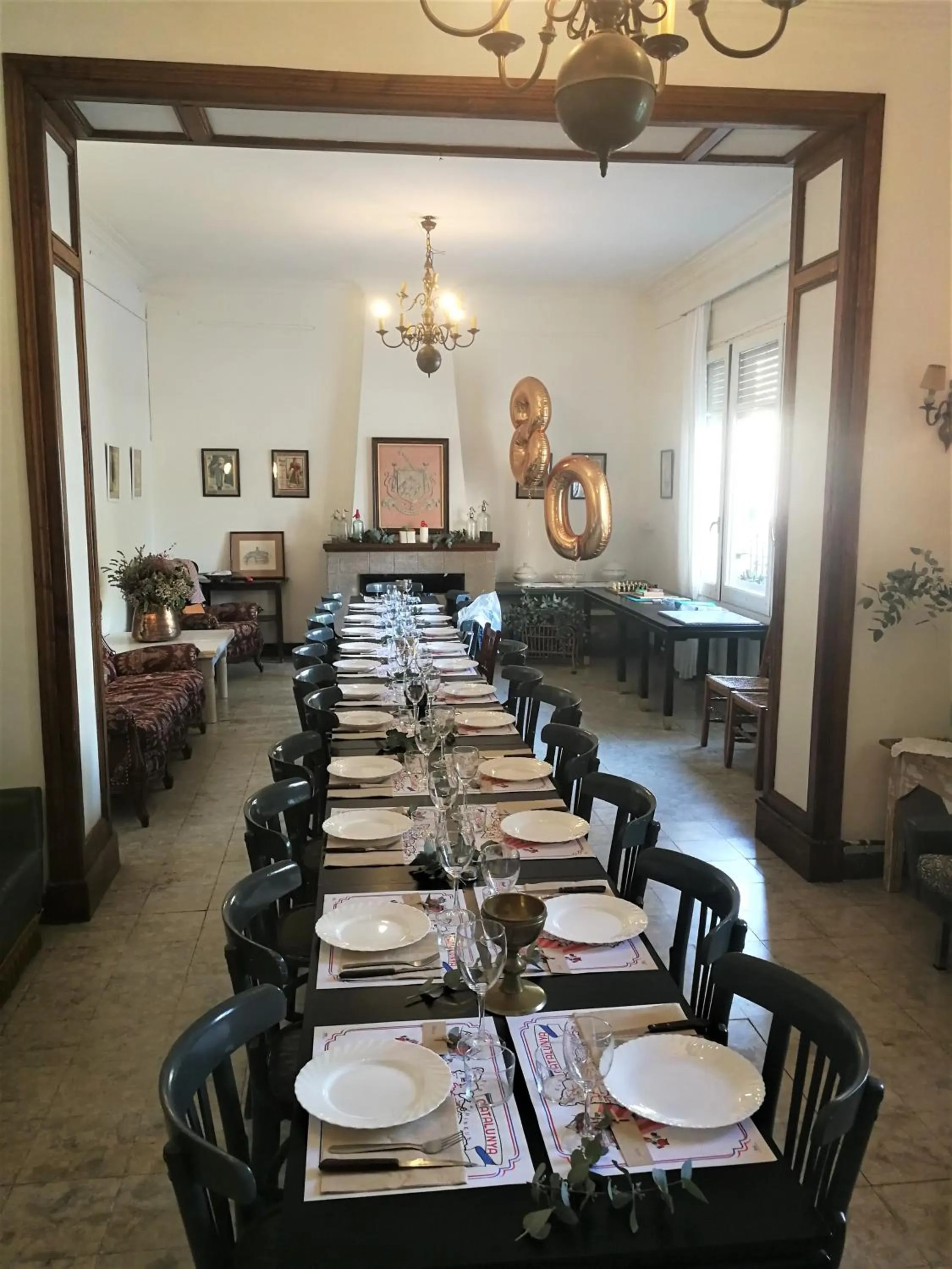 Dining area in Hostal Montsoliu