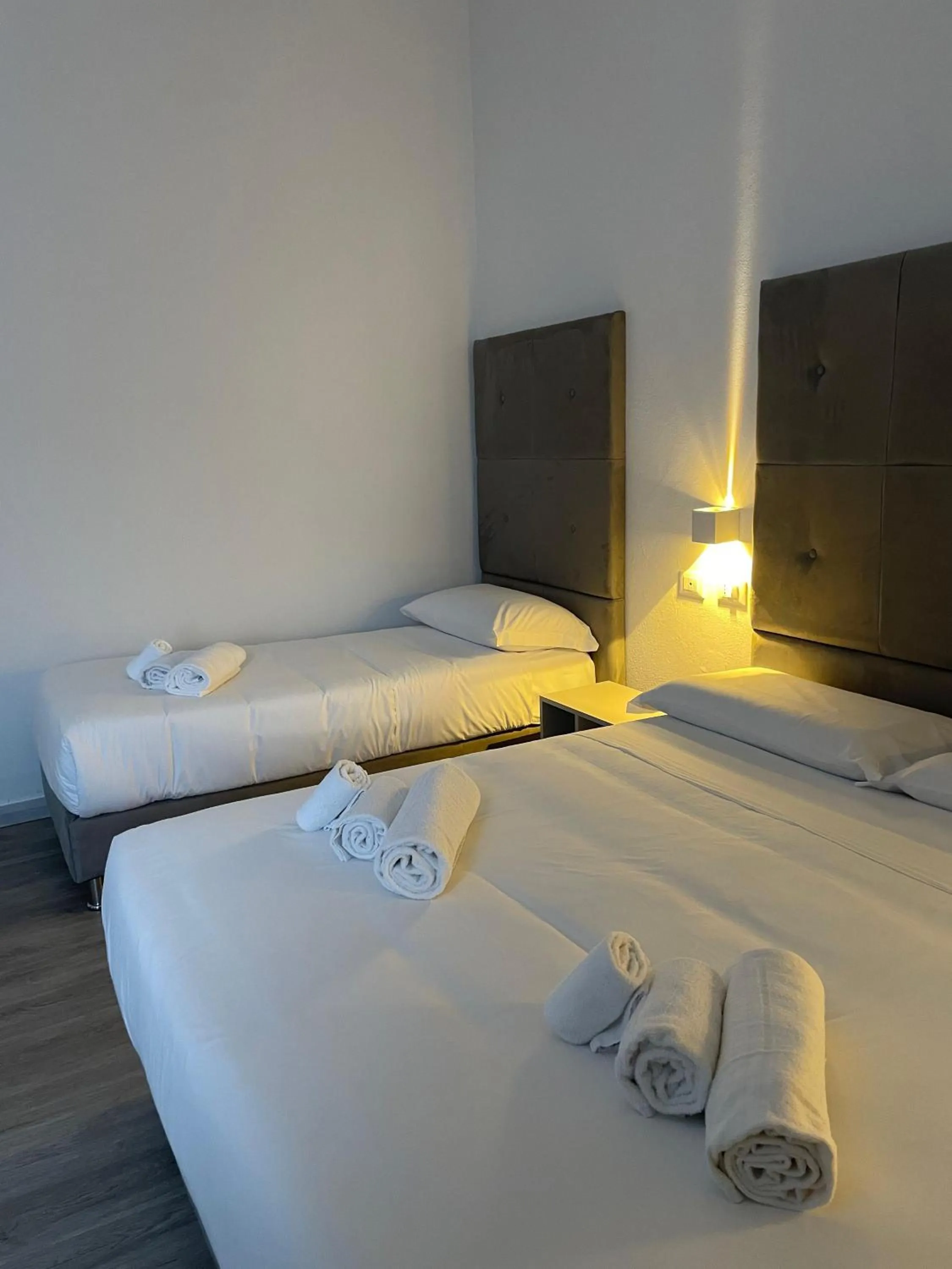 Photo of the whole room, Bed in Hotel l'Etrusco - San Vincenzo