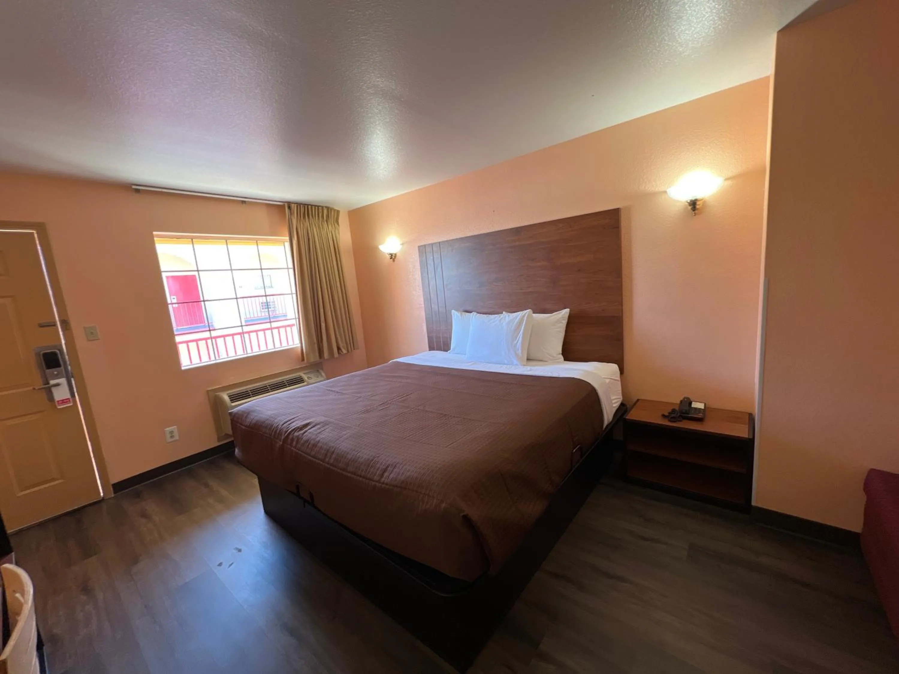 Bed in Executive Inn & Suites Near Lackland AFB