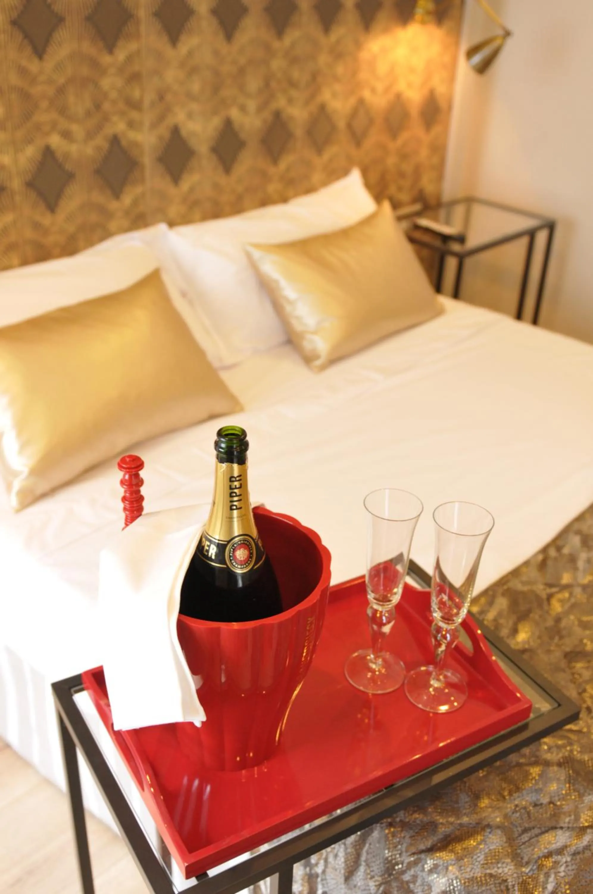 Alcoholic drinks, Bed in Casa Balmes