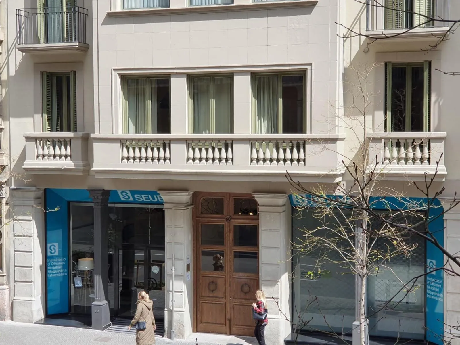 Facade/entrance in Casa Balmes