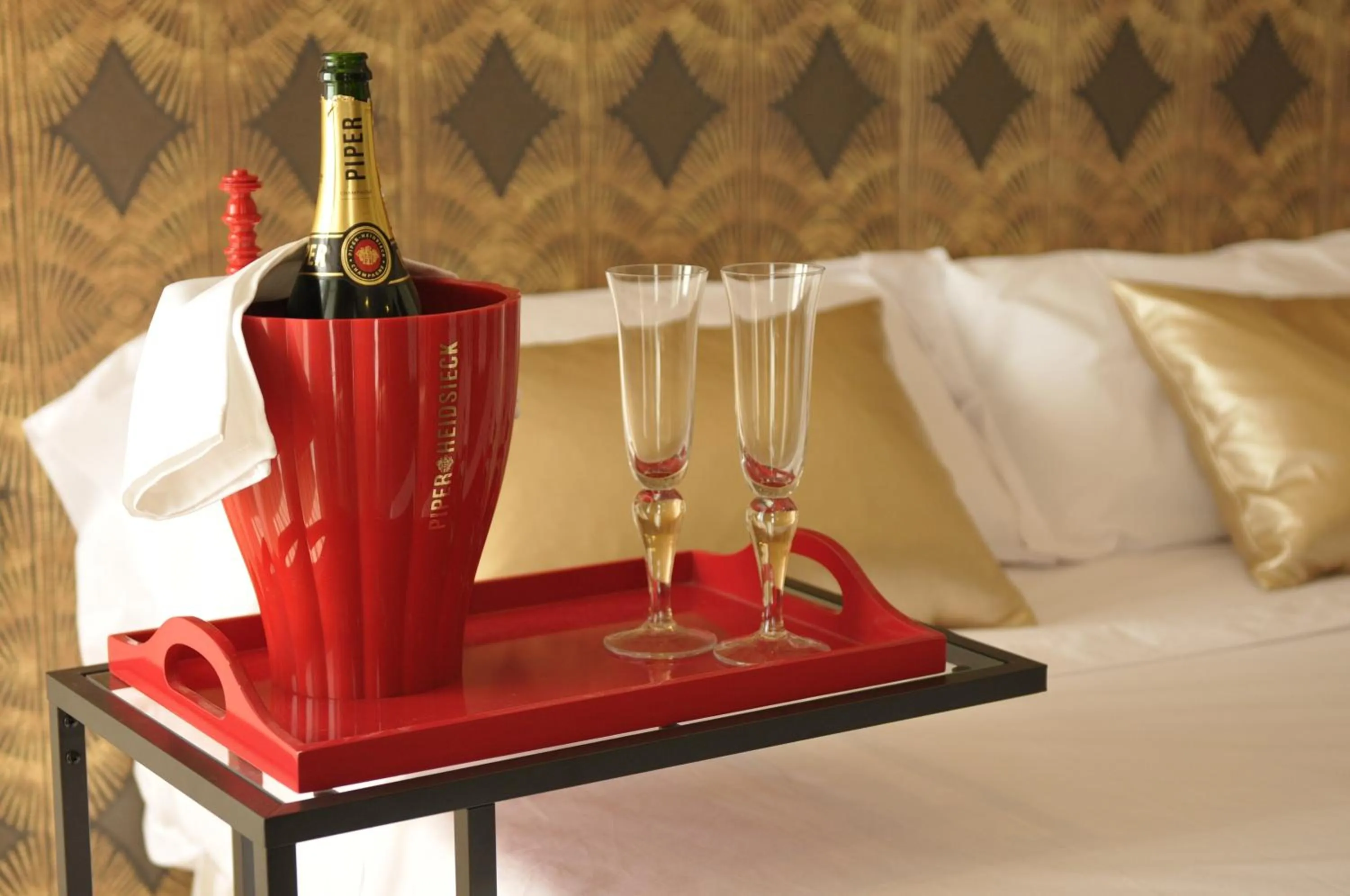 Drinks, Bed in Casa Balmes