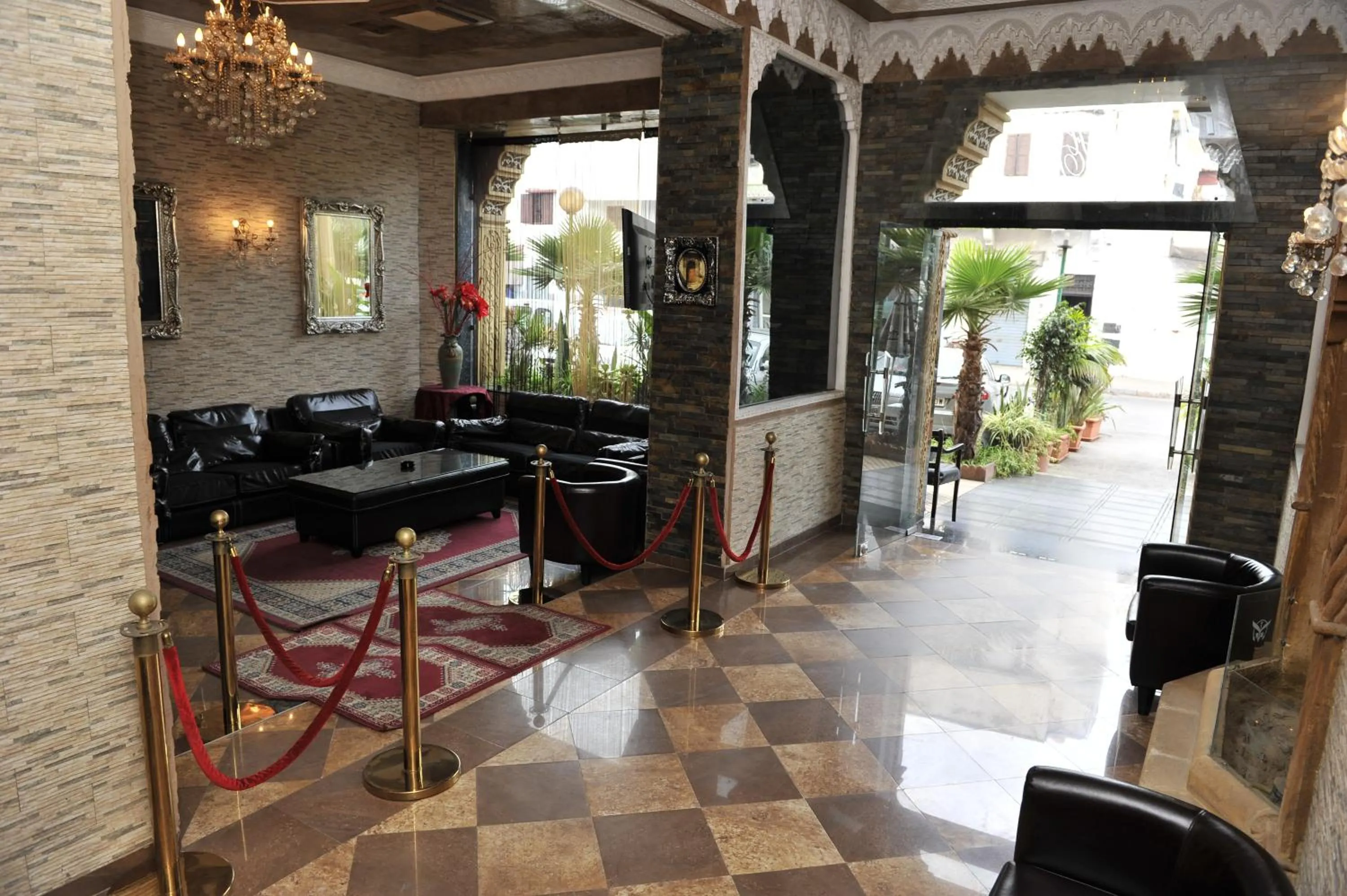 Lobby or reception, Restaurant/Places to Eat in Hotel Darna