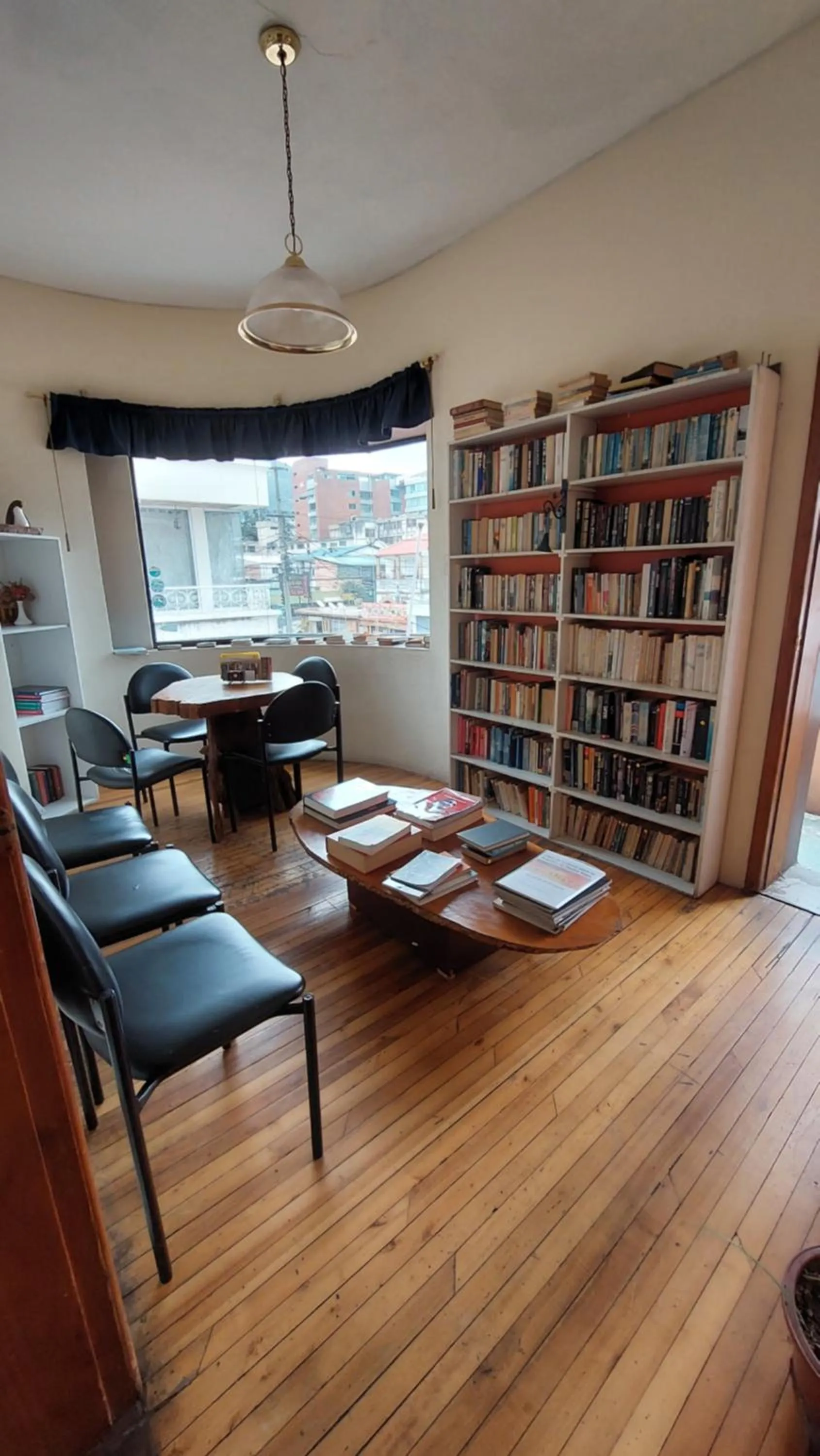Library in Hotel Casa Franciscana