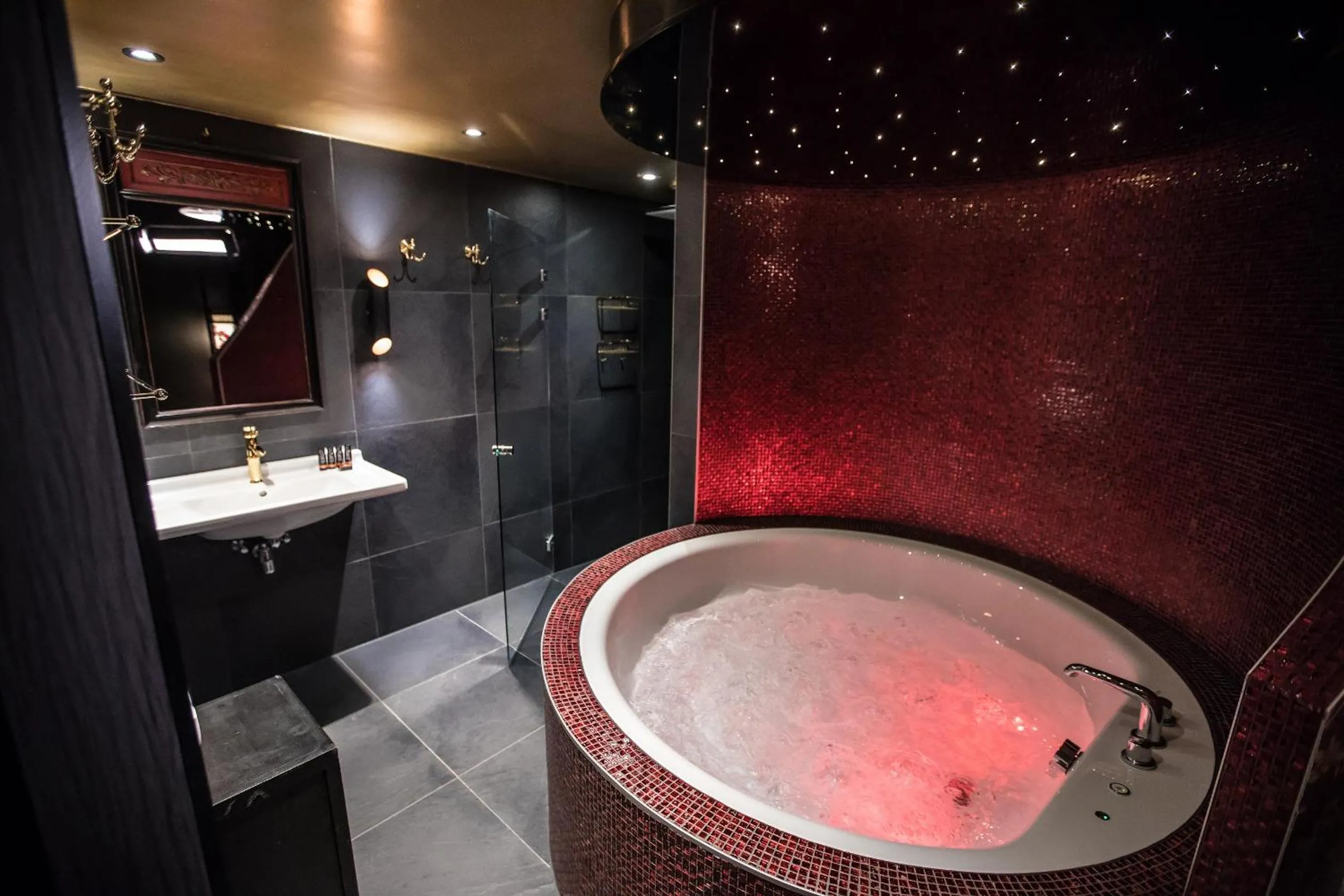 Bathroom in Hotel ReeHorst