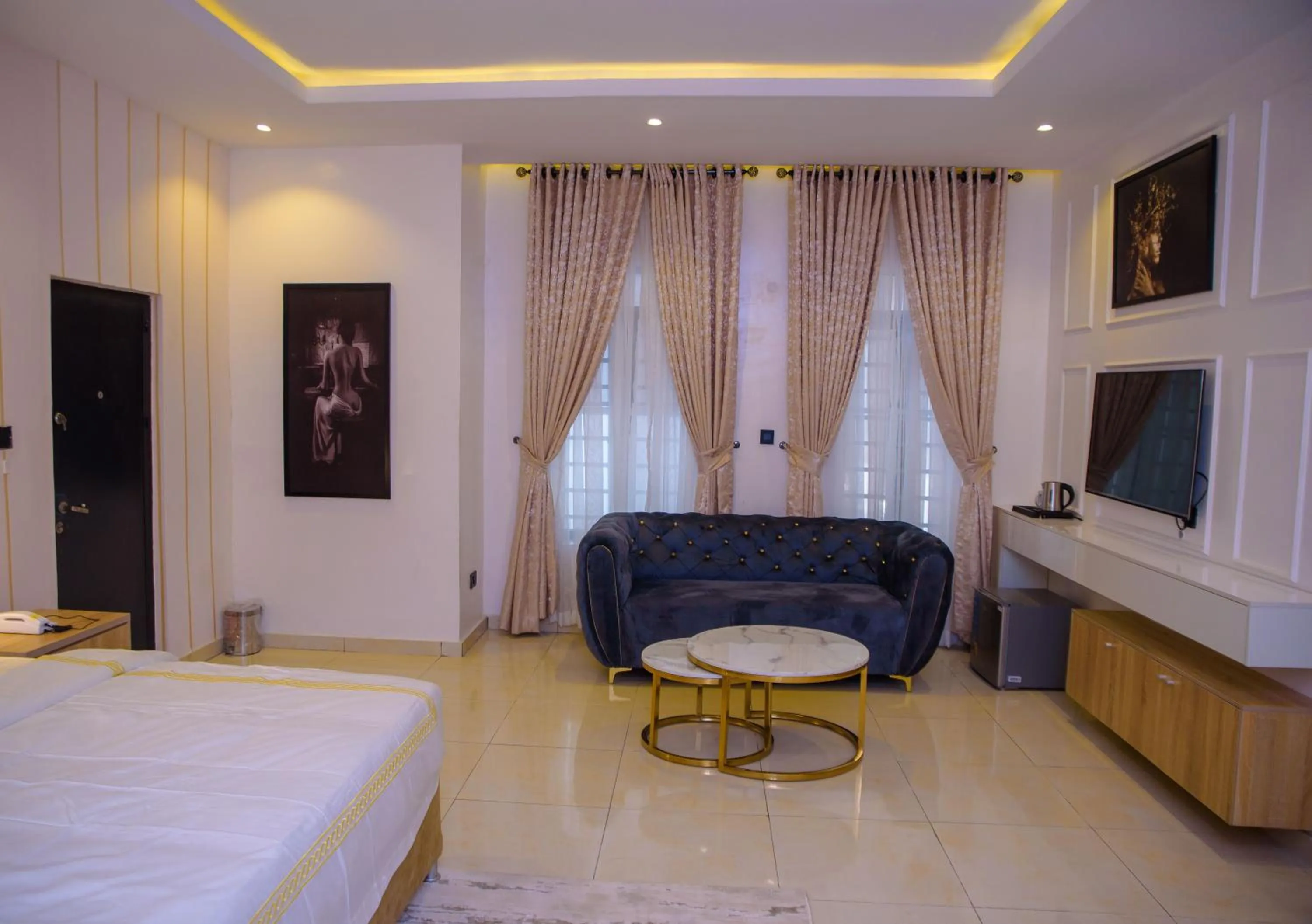 hair dresser in Elcastillo Homes