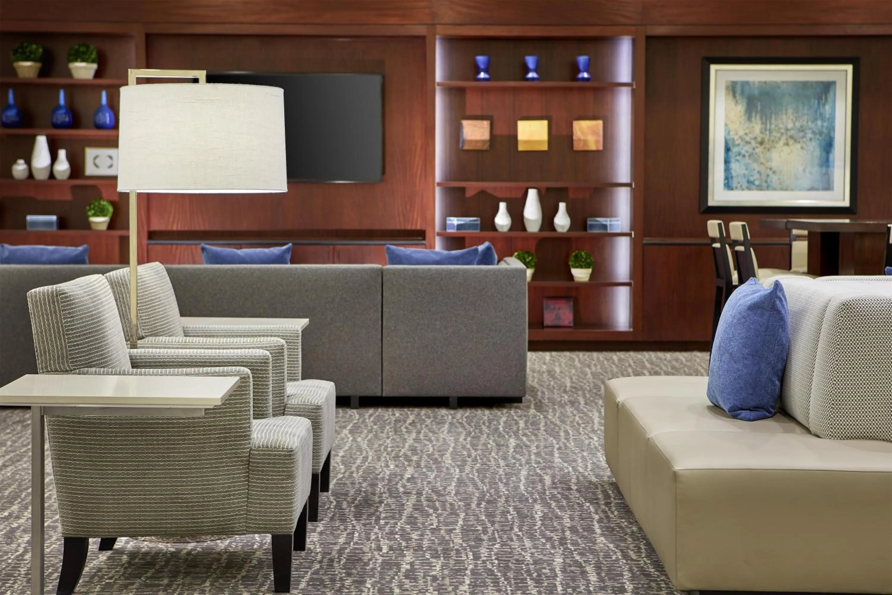 Lounge or bar in Hyatt Regency Tulsa Downtown