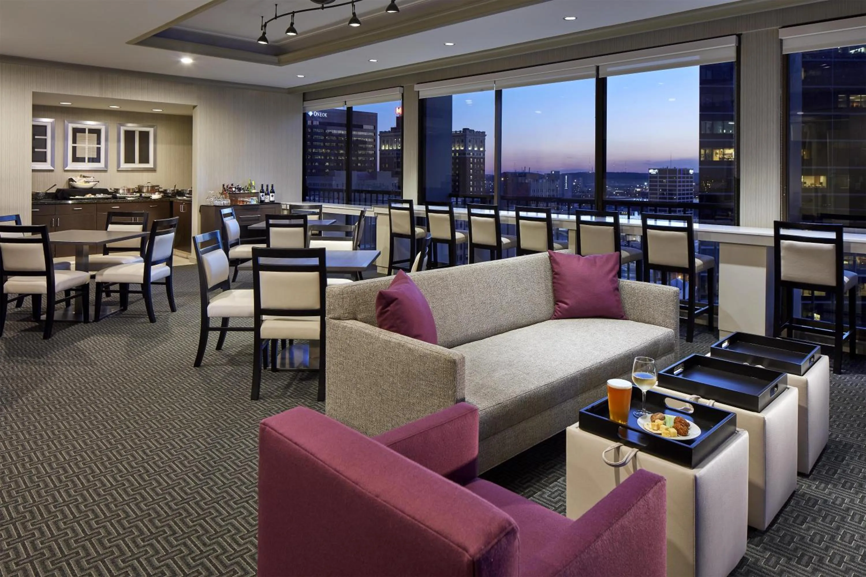 Lounge or bar in Hyatt Regency Tulsa Downtown