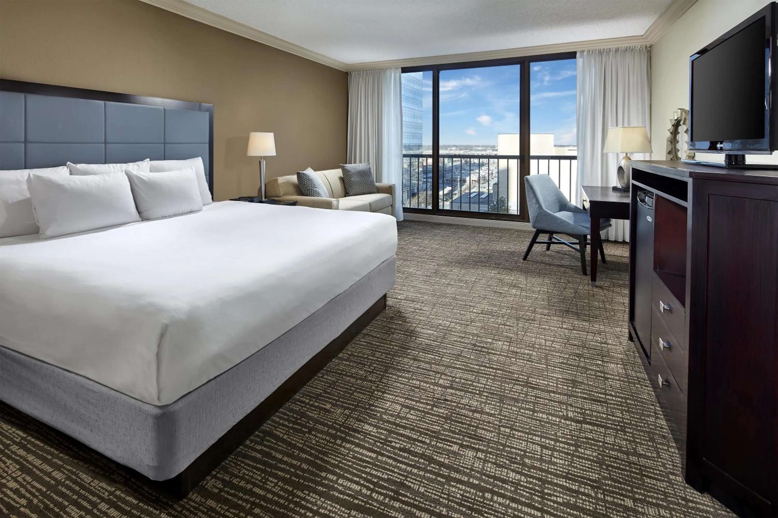Photo of the whole room, Bed in Hyatt Regency Tulsa Downtown