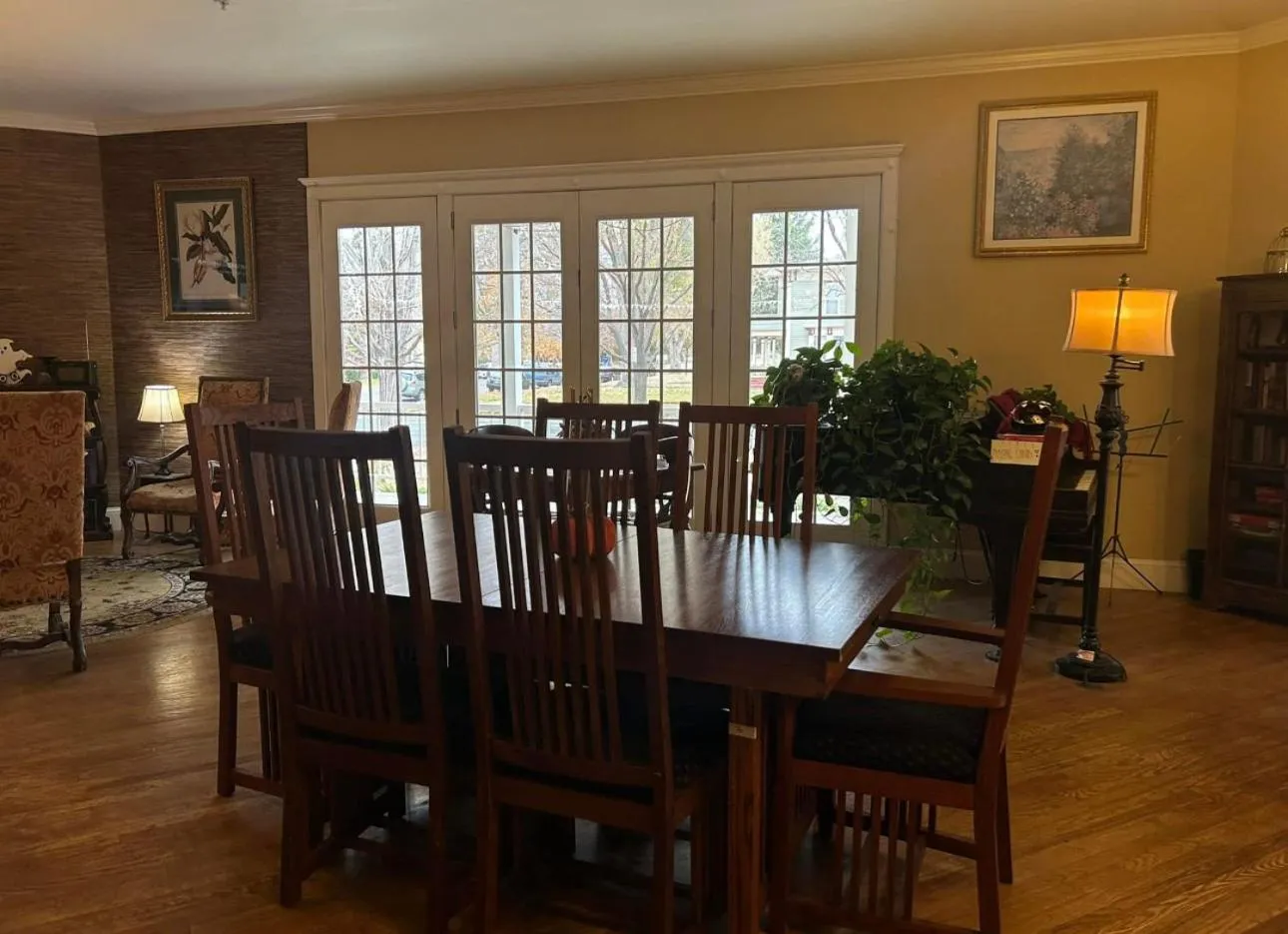 Restaurant/places to eat in The Currier Inn