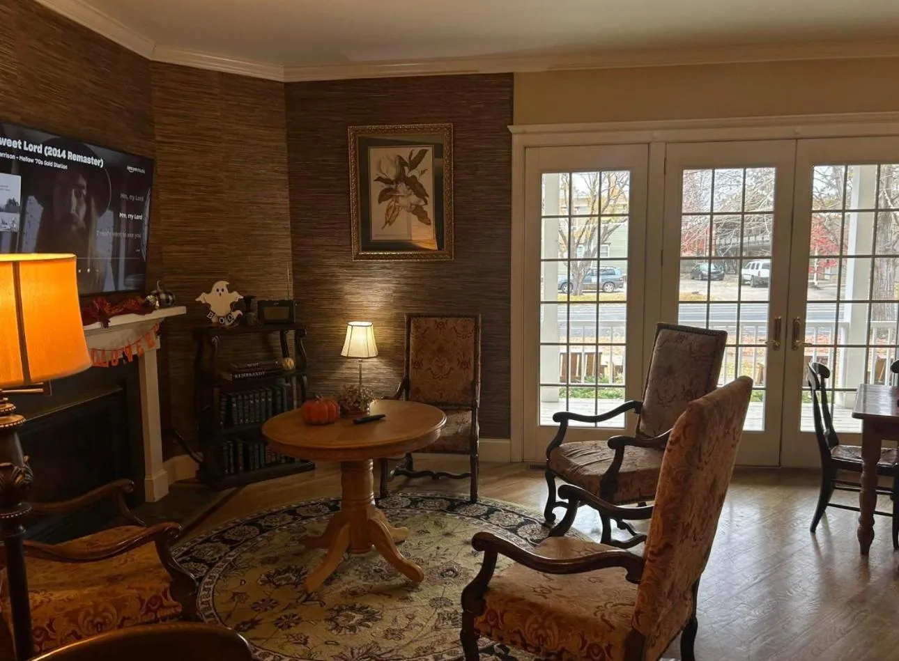 Restaurant/places to eat in The Currier Inn