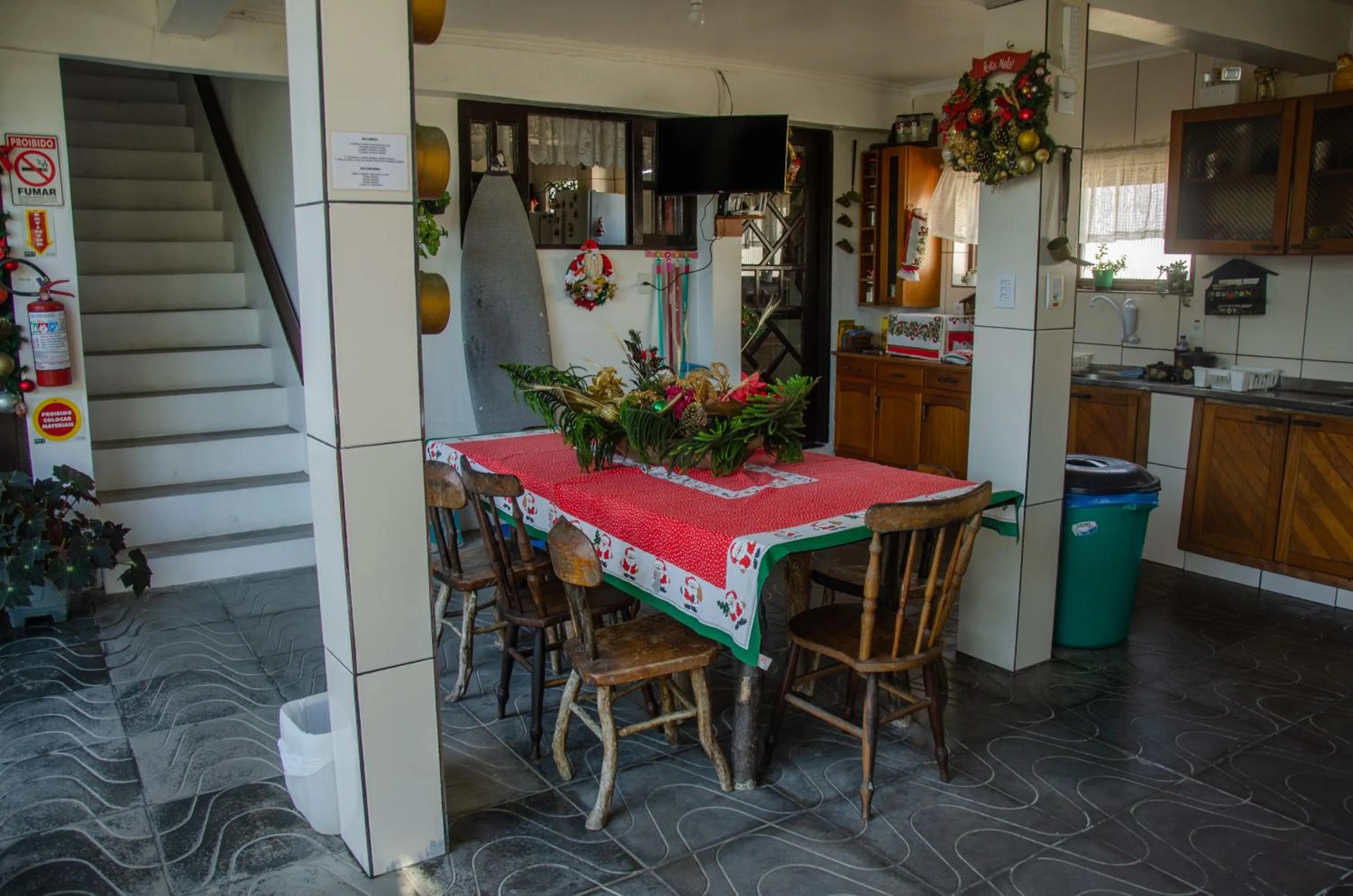 Communal kitchen in Pousada Aventura