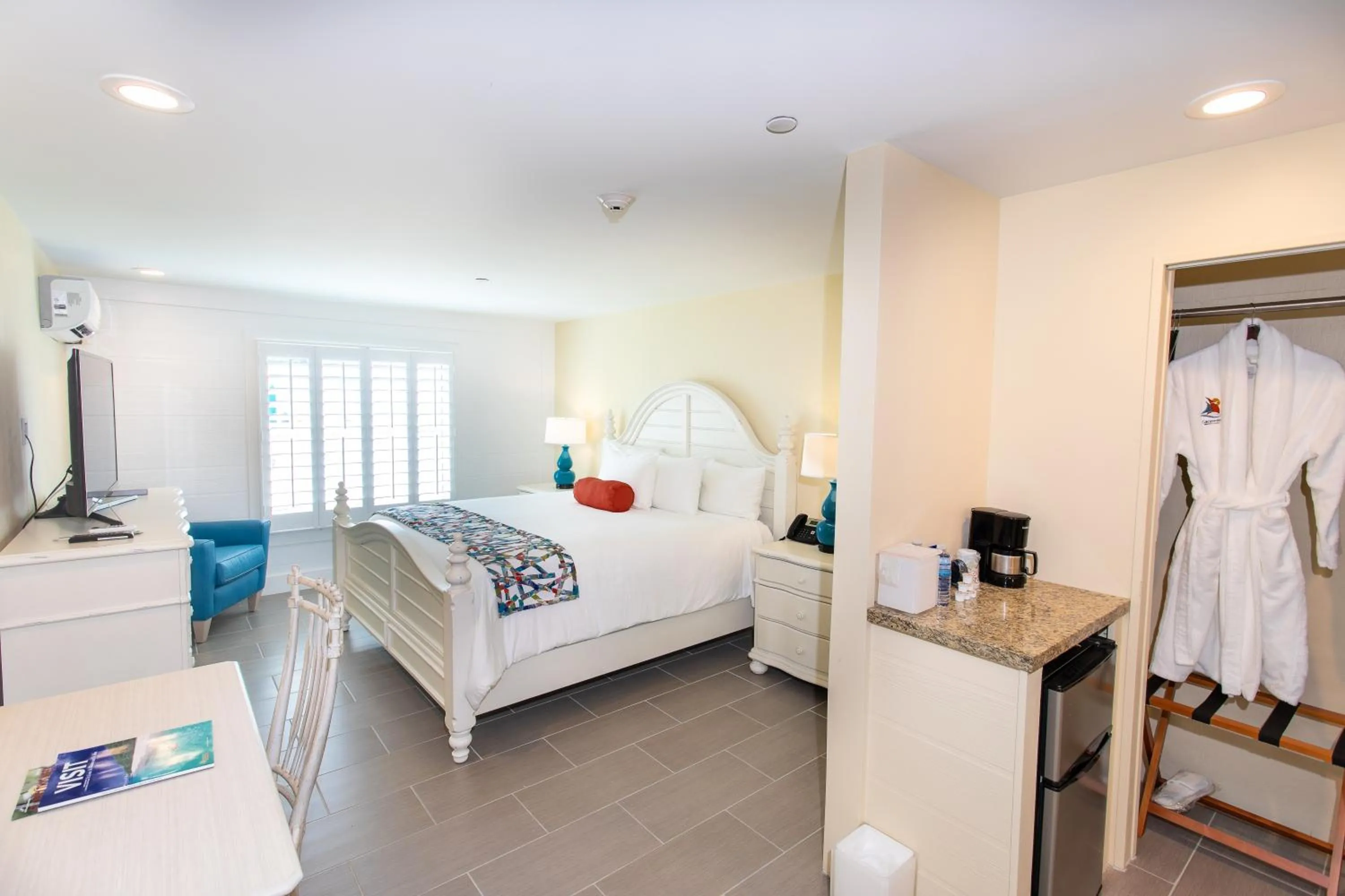 Photo of the whole room, Bed in Caravelle Hotel St Croix