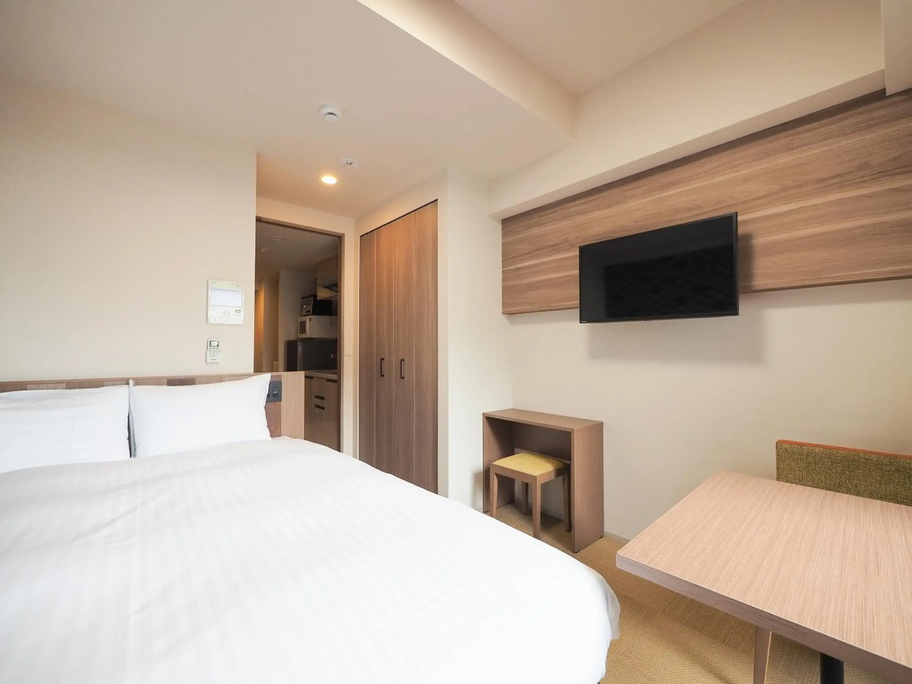 Double Room with Kitchen and Washing Machine - single occupancy in HIYORI Stay Kyoto Kamogawa Double Room with Kitchen and Washing Machine - single occupancy in HIYORI Stay Kyoto Kamogawa