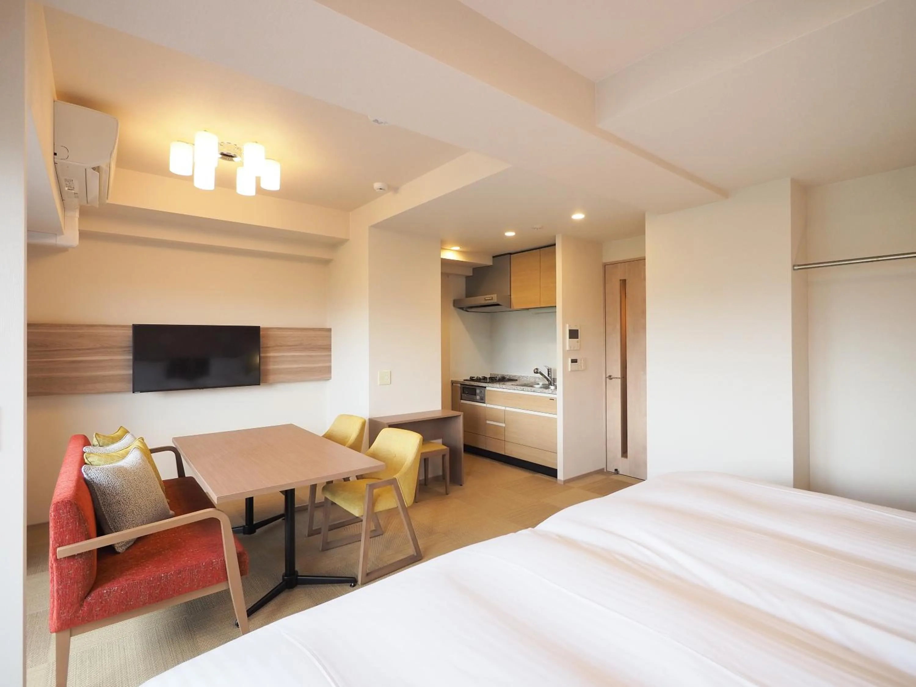 Photo of the whole room, Bed in HIYORI Stay Kyoto Kamogawa