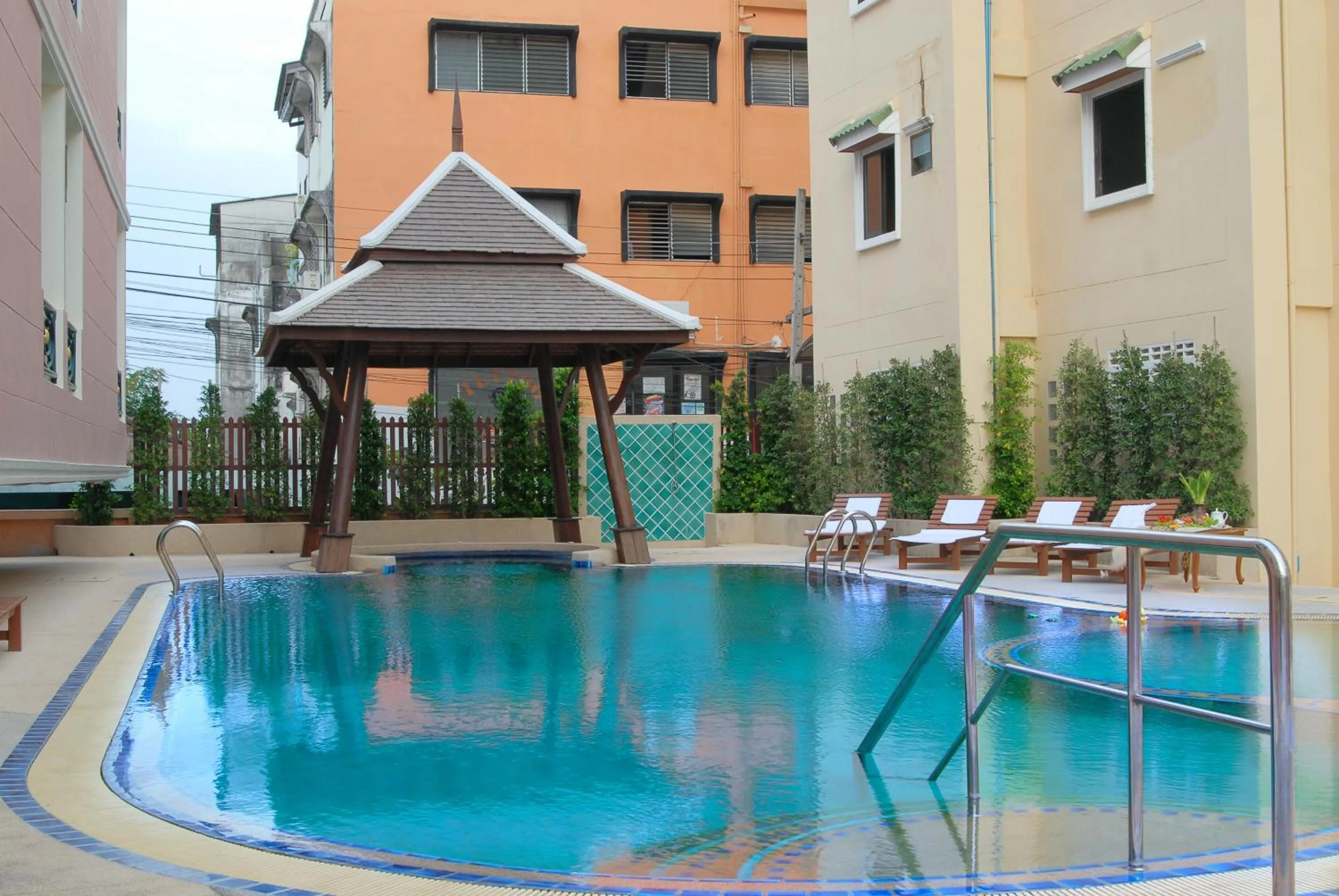 Swimming pool in Golden Villa Pattaya