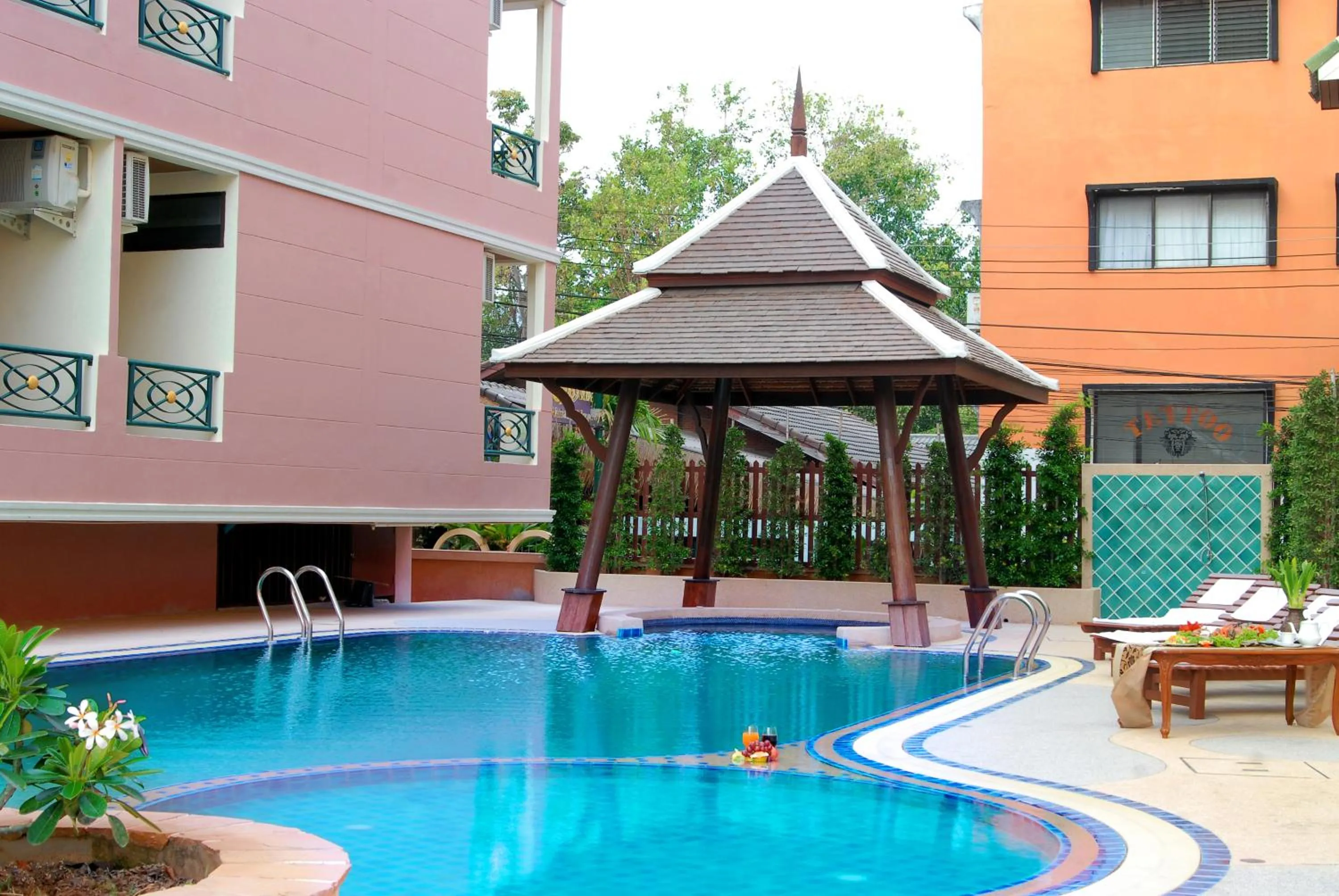 Swimming pool in Golden Villa Pattaya