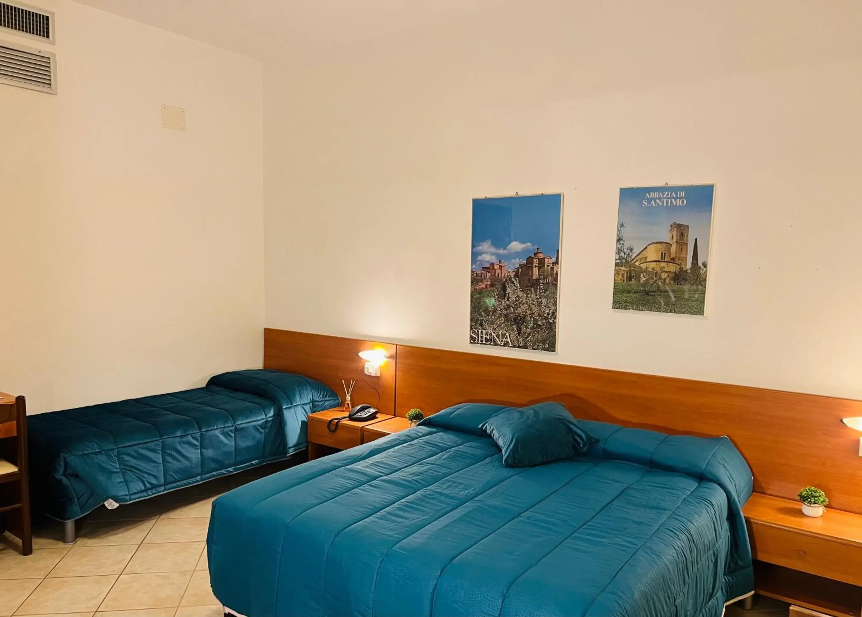 Comfort Triple Room in Hotel Vico Alto Siena Comfort Triple Room in Hotel Vico Alto Siena