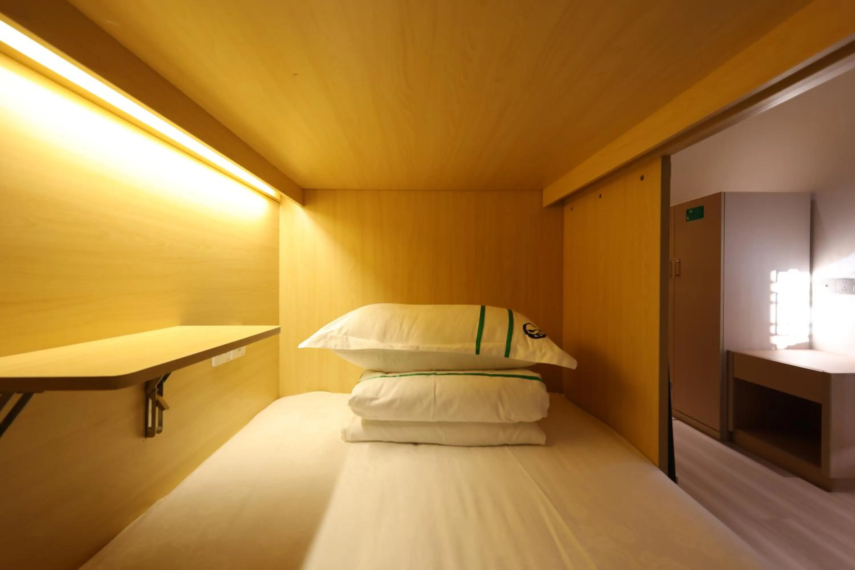 Bed in Xishu Garden Inn - Travel Agency service - Car Rent service - English Speaking