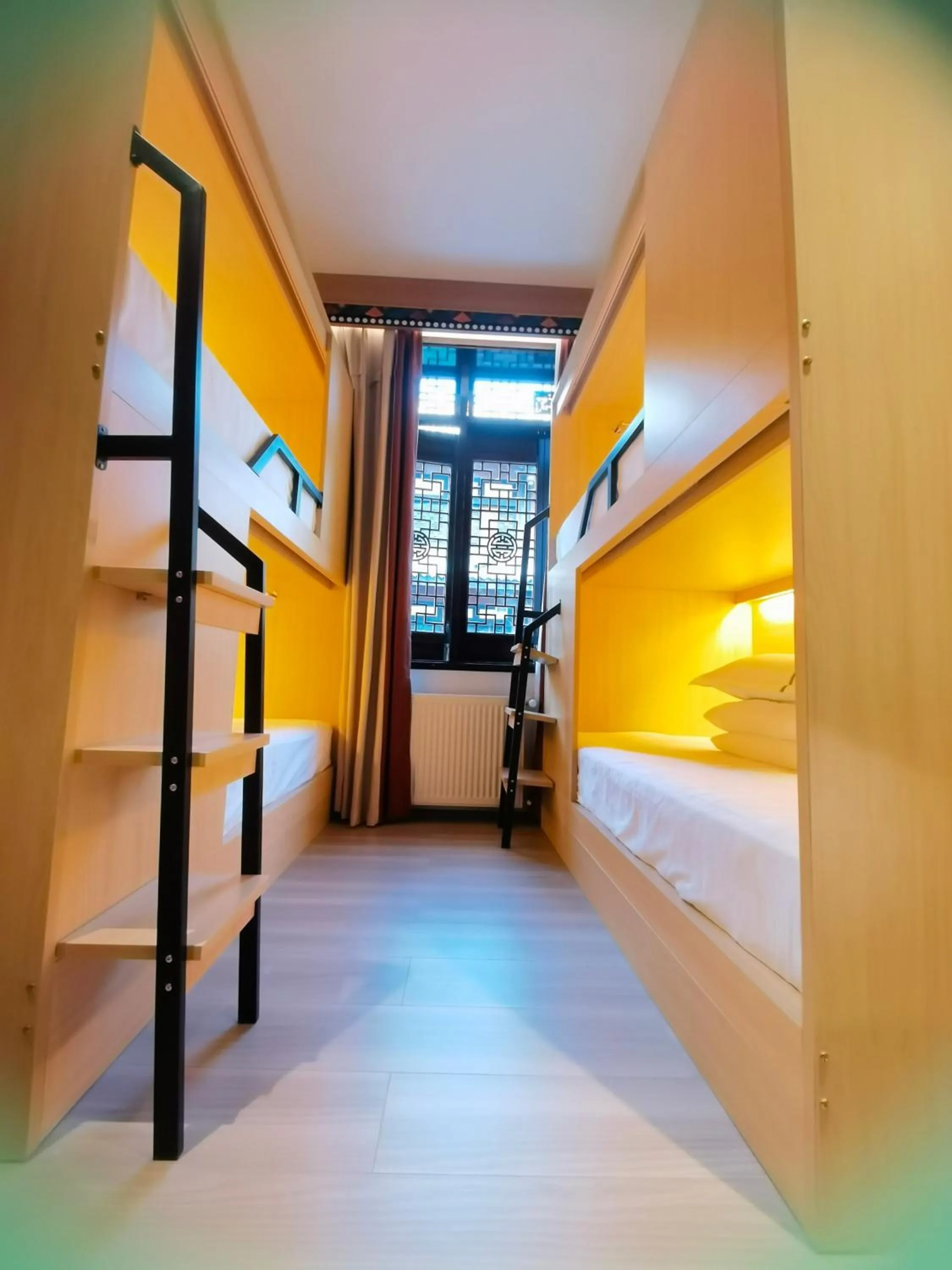 Photo of the whole room, Bed in Xishu Garden Inn - Travel Agency service - Car Rent service - English Speaking