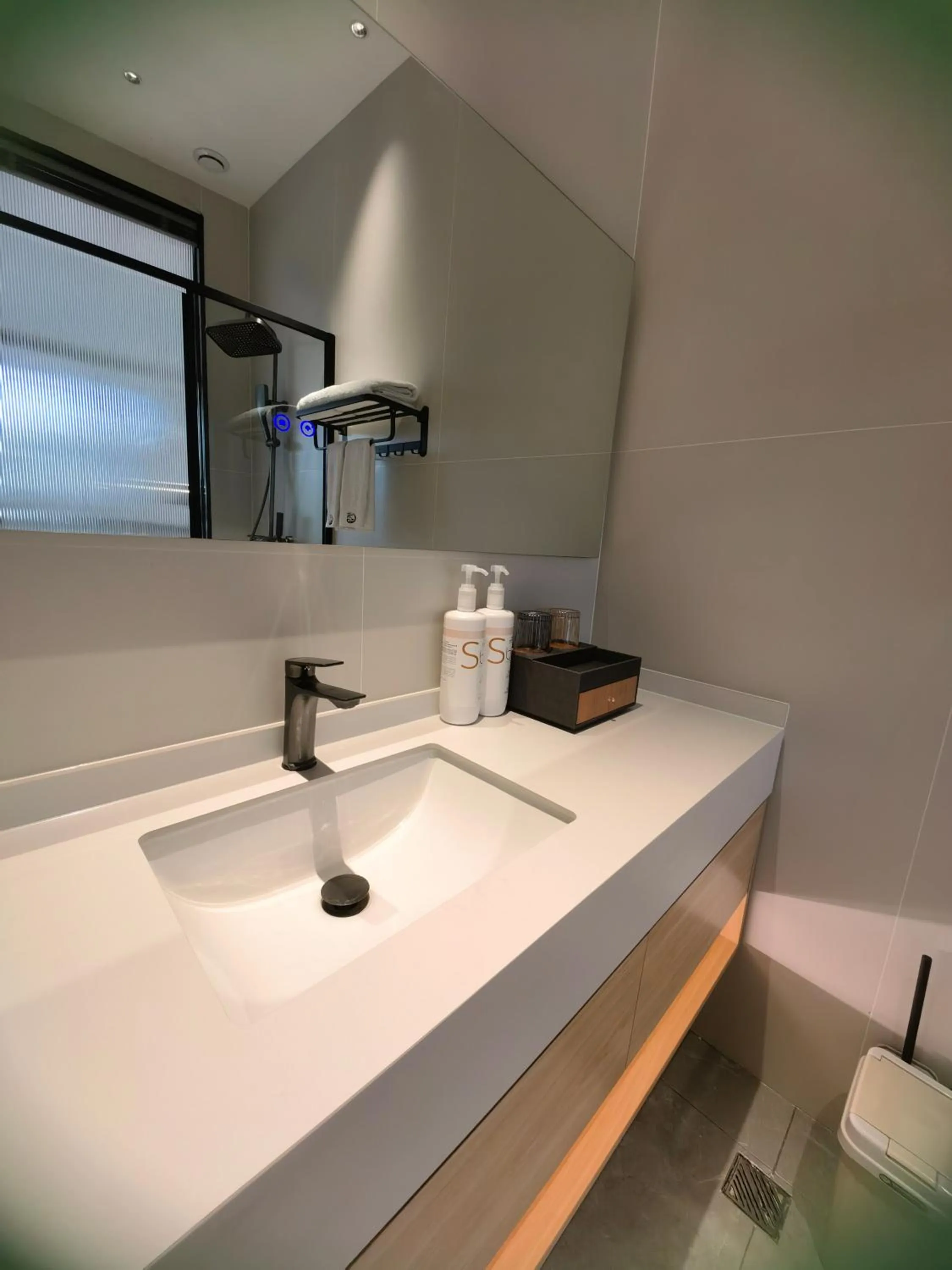 Toilet in Xishu Garden Inn - Travel Agency service - Car Rent service - English Speaking