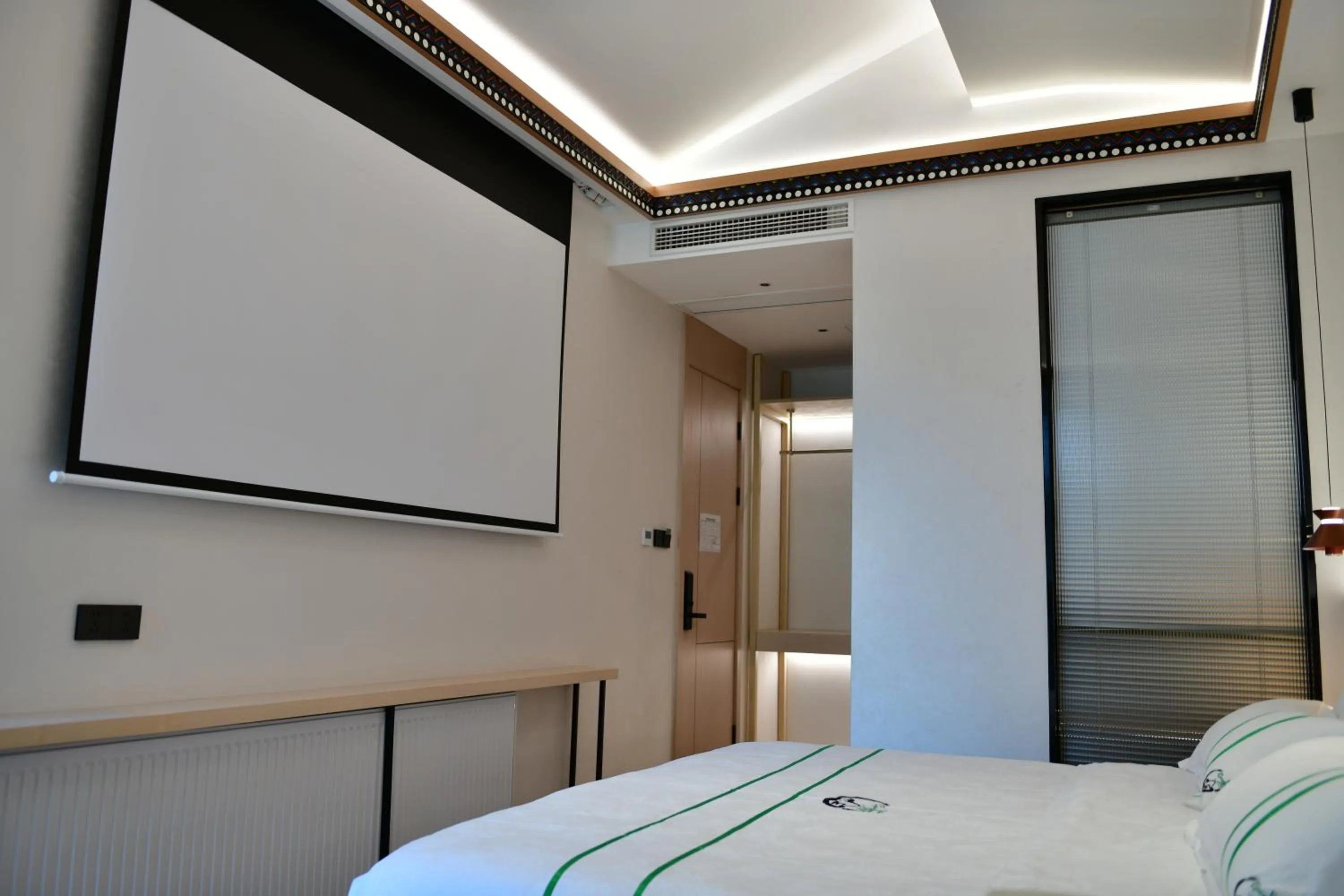 Bed in Xishu Garden Inn - Travel Agency service - Car Rent service - English Speaking