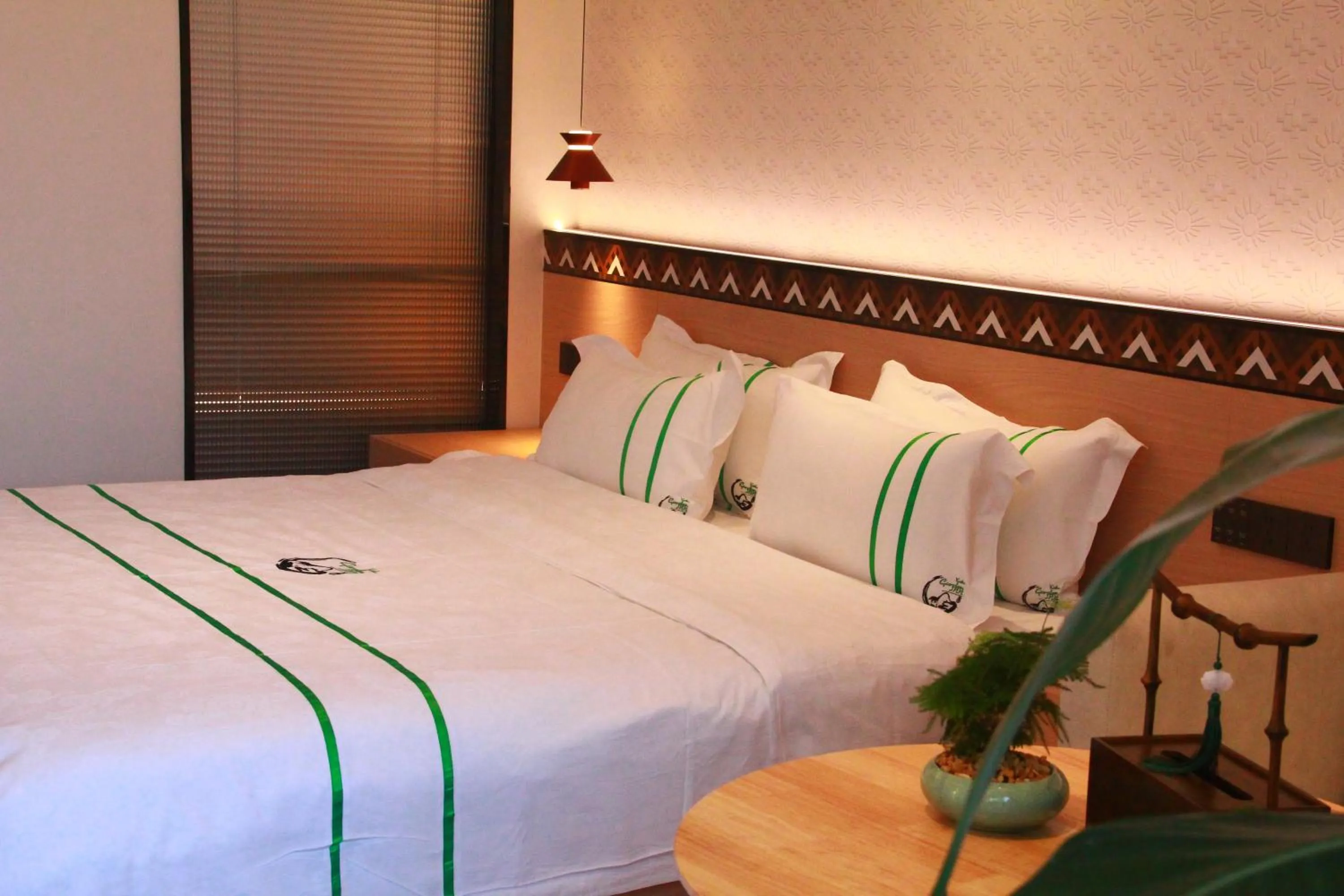Bed in Xishu Garden Inn - Travel Agency service - Car Rent service - English Speaking
