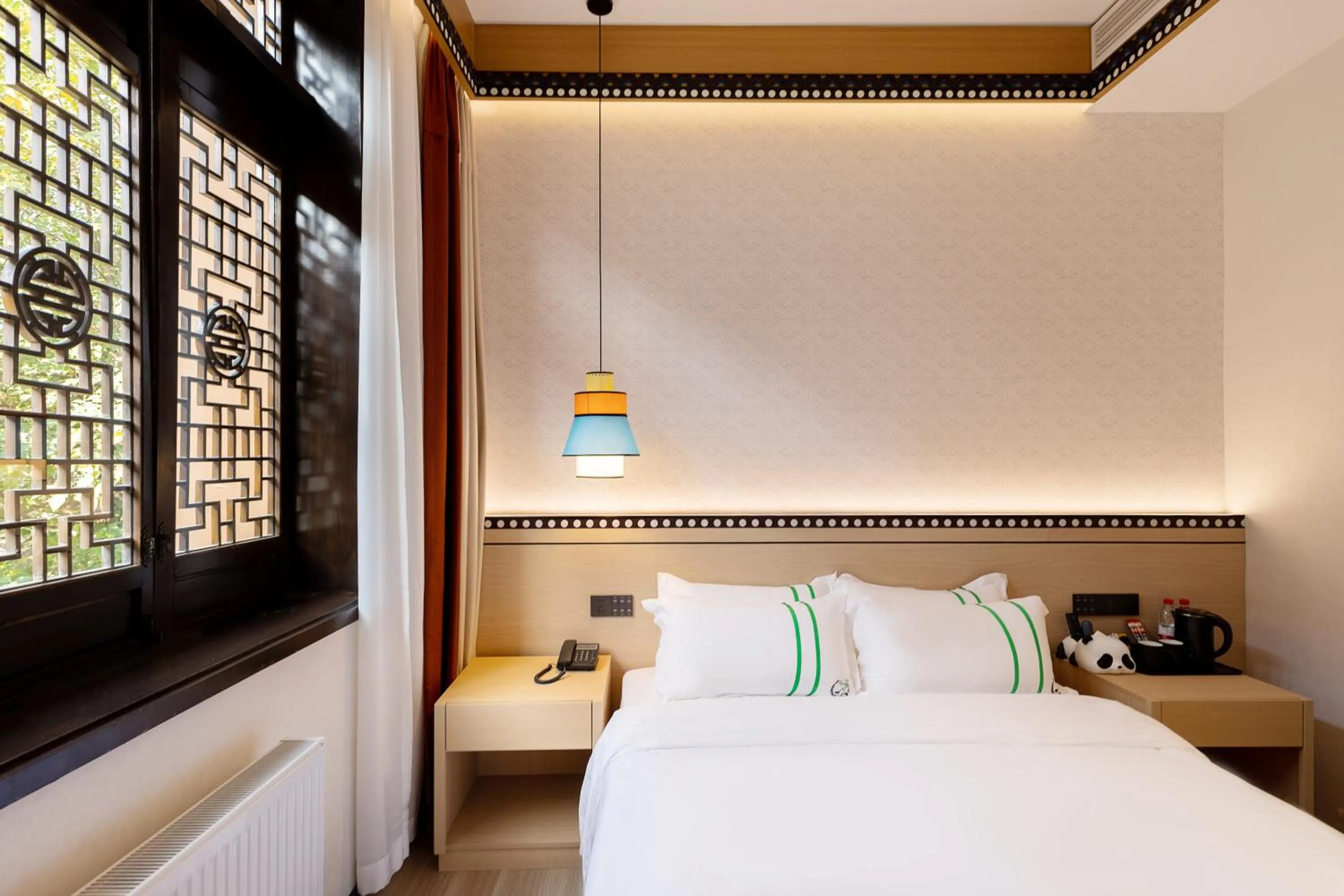 Bed in Xishu Garden Inn - Travel Agency service - Car Rent service - English Speaking