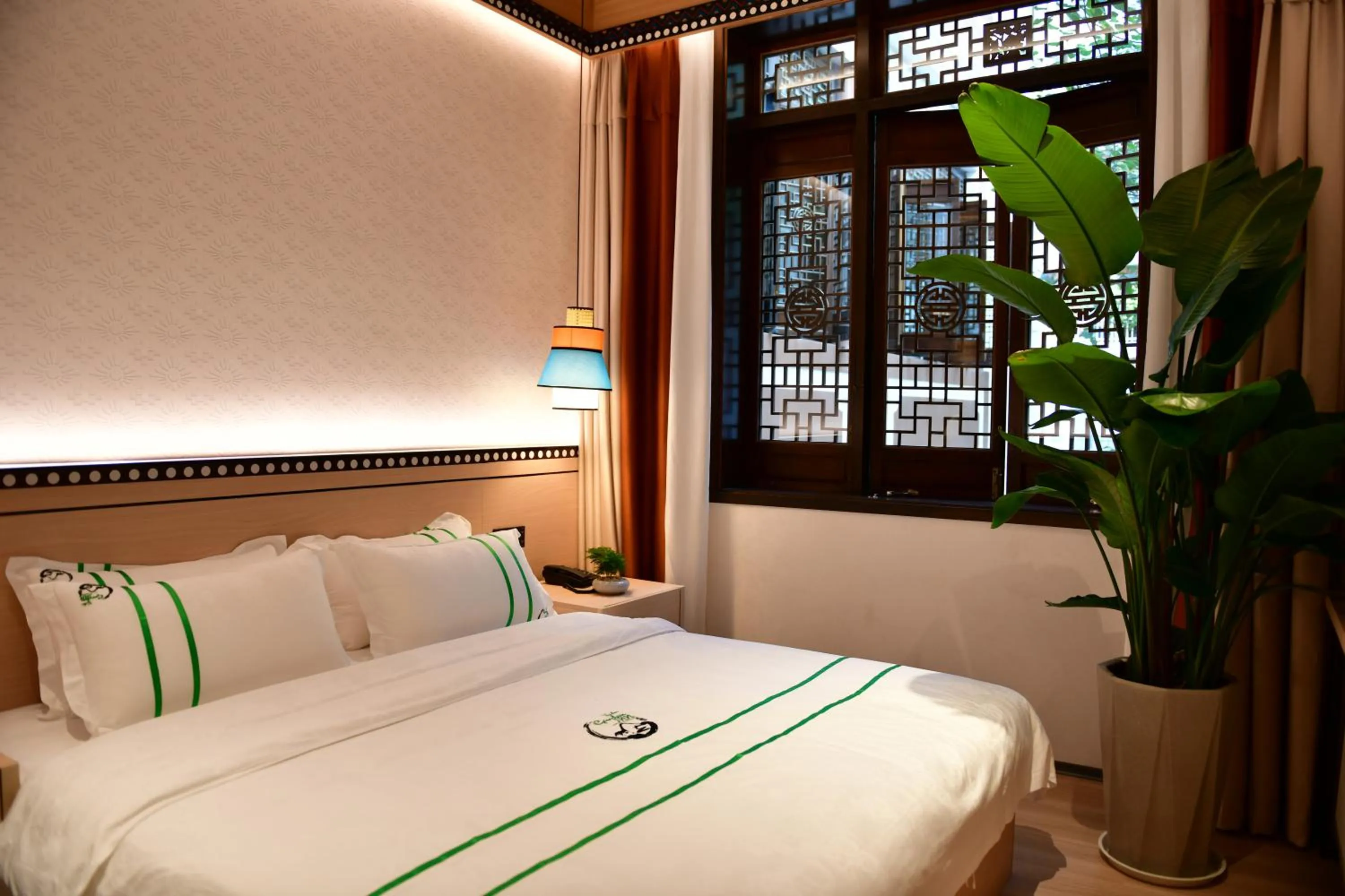 Photo of the whole room, Bed in Xishu Garden Inn - Travel Agency service - Car Rent service - English Speaking