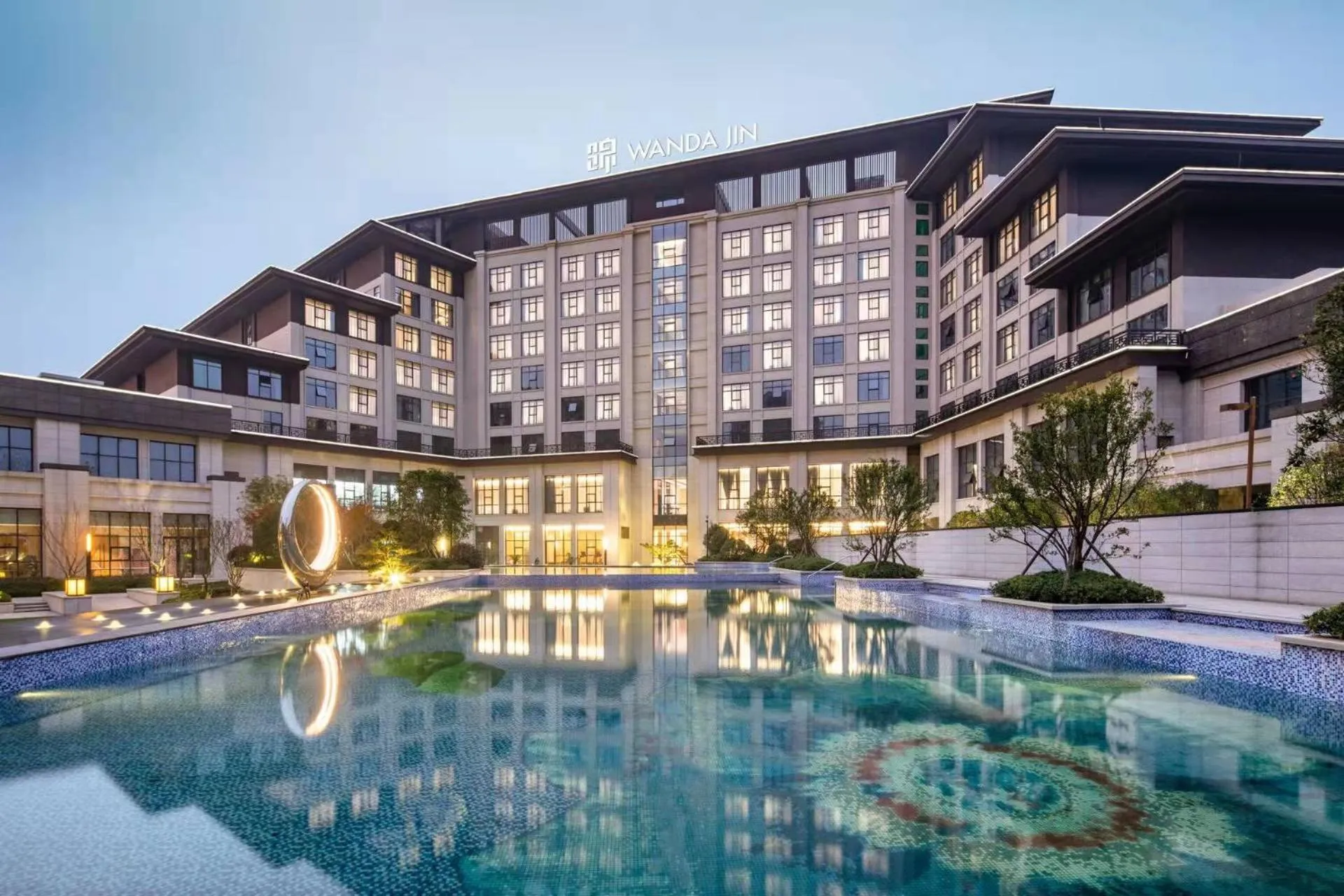 Swimming pool in Wanda Jin Pingxiang