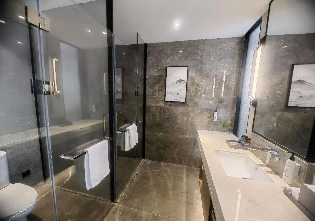 Shower in Wanda Jin Pingxiang