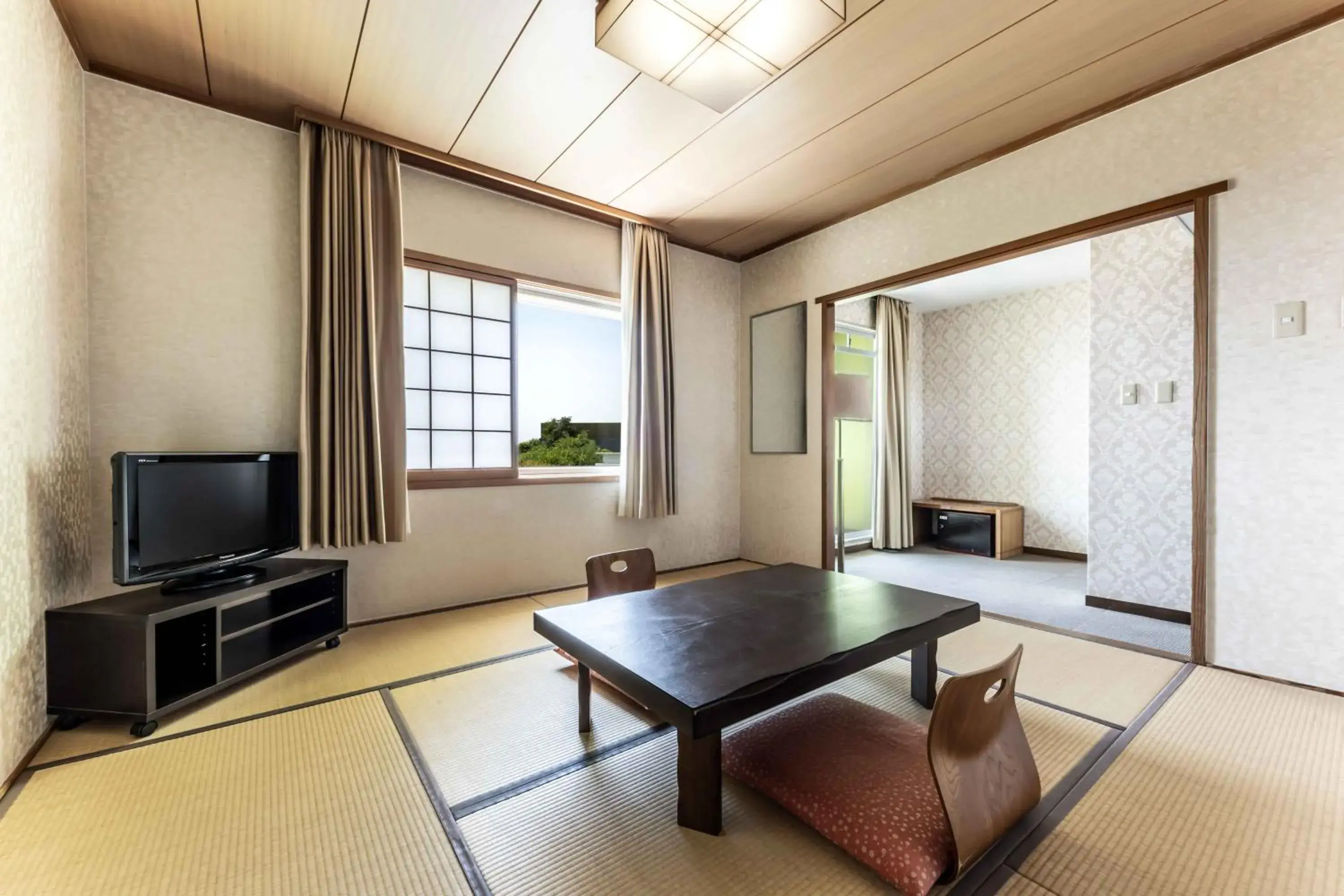 Japanese-Style Room with Garden View and Shared Bathroom - single occupancy - Non-Smoking in Spa and Resort Hotel Solage Oita Hiji Beppuwan Japanese-Style Room with Garden View and Shared Bathroom - single occupancy - Non-Smoking in Spa and Resort Hotel Solage Oita Hiji Beppuwan