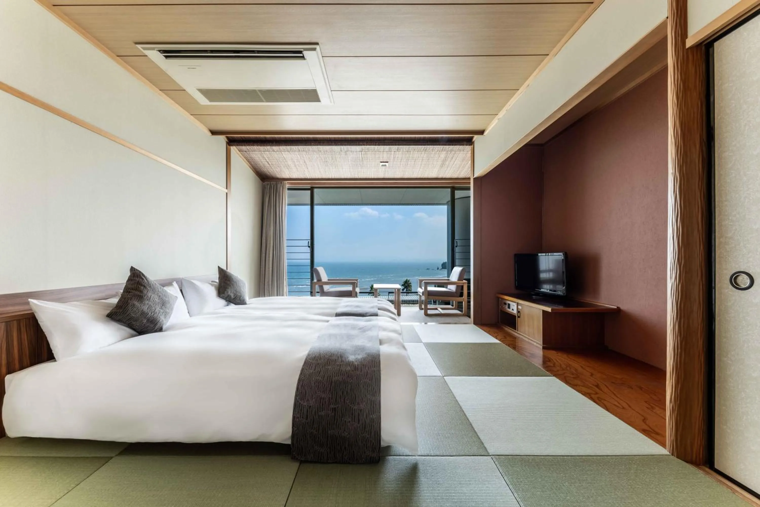 TV and multimedia, Bed in Spa and Resort Hotel Solage Oita Hiji Beppuwan