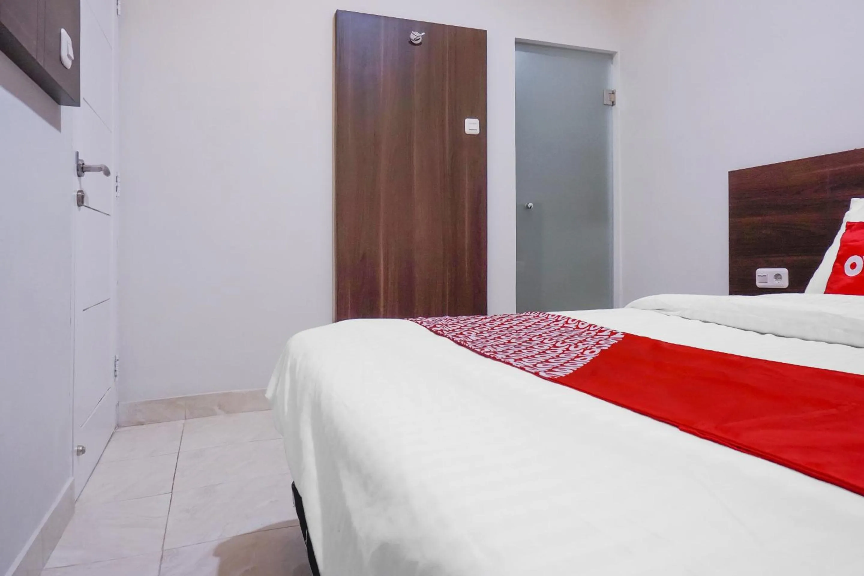 Bedroom, Bed in Hotel O Pioneer Pasar Baru