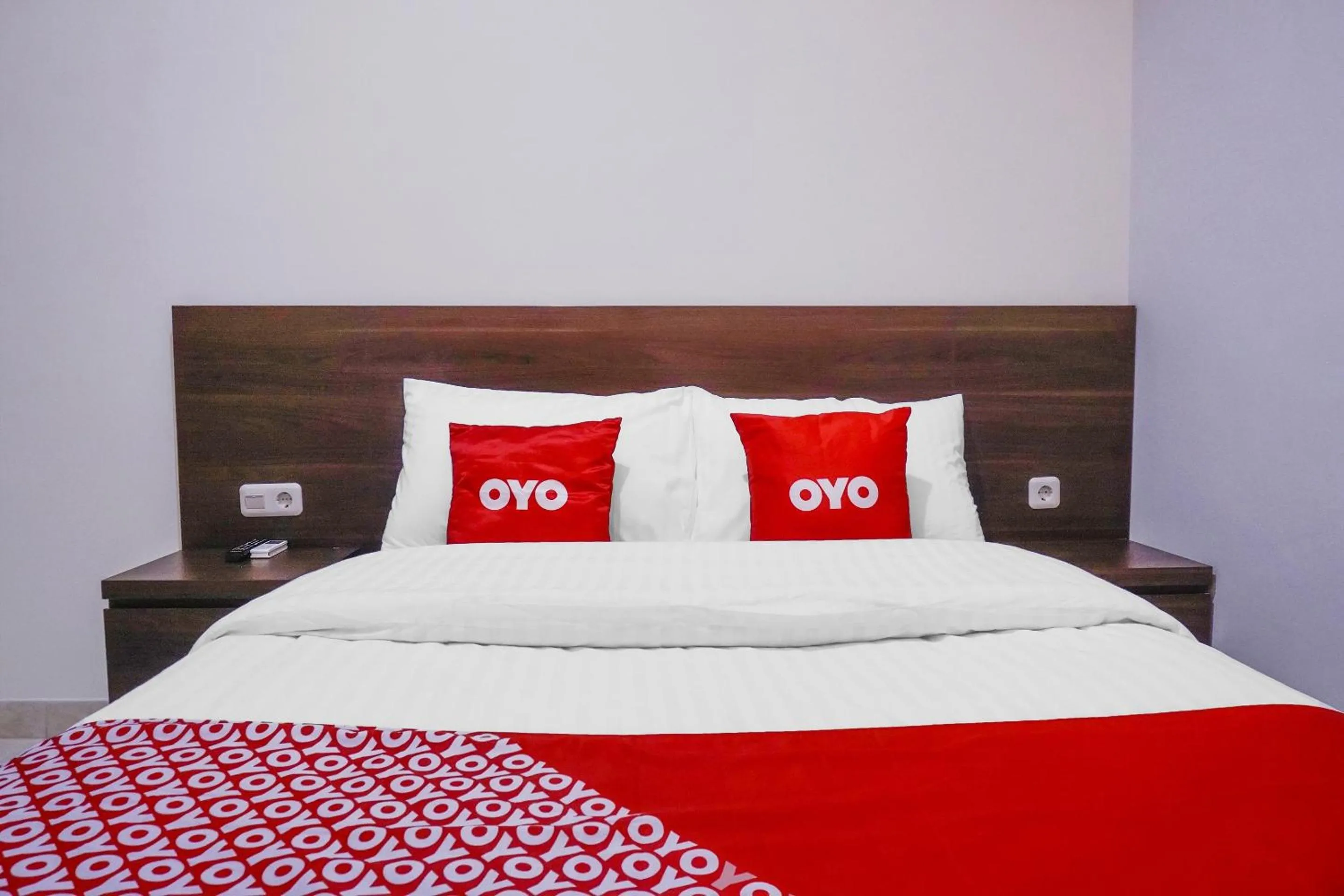 Bedroom, Bed in Hotel O Pioneer Pasar Baru