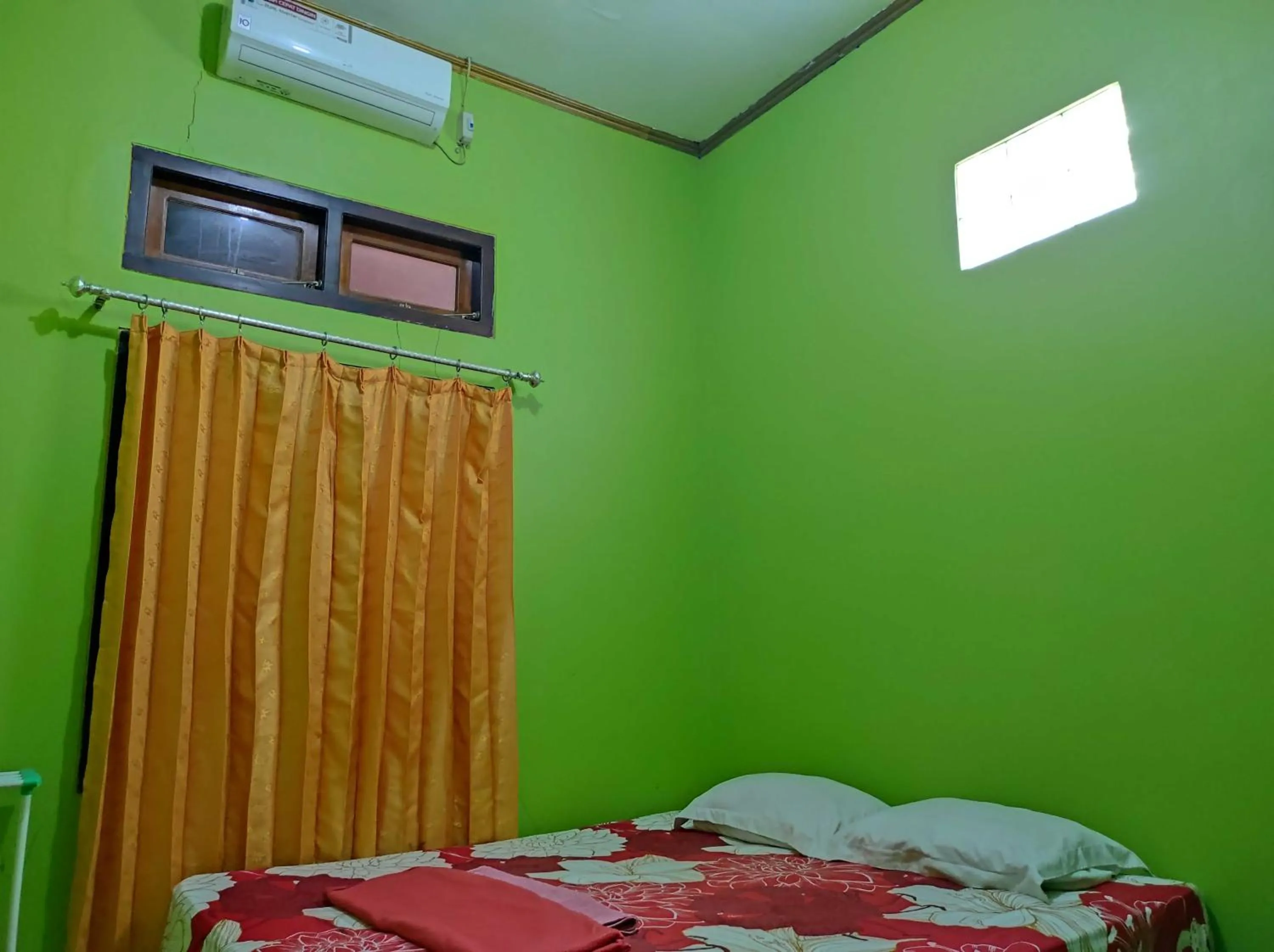 Bedroom, Bed in Hotel O Homestay Aqsa
