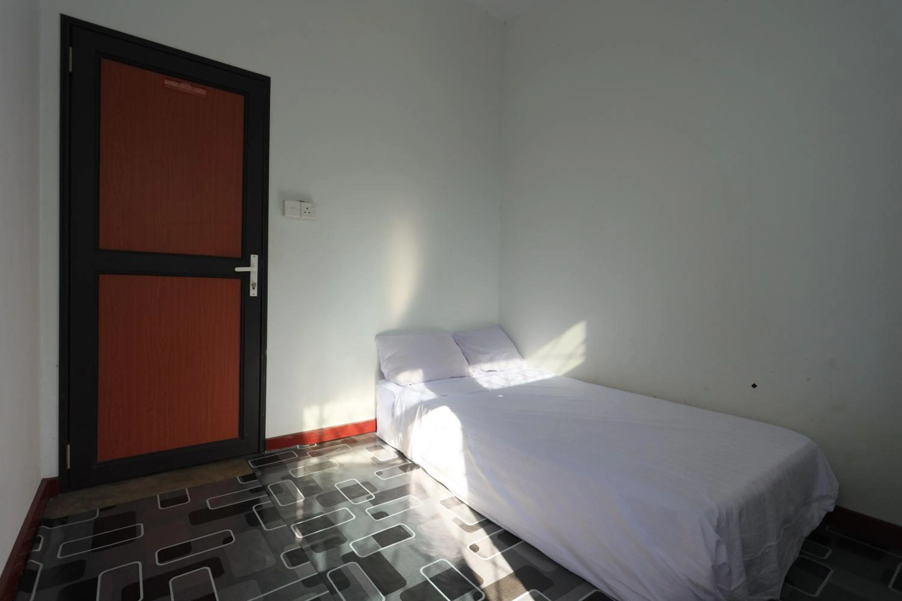 Superior Single Room - single occupancy in Hotel O Homestay OrangeNearNagoya Hill Shopping Mall