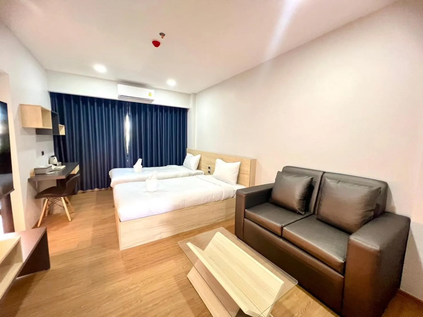 Communal lounge/ TV room, Bed in JIA HAUS Hotel Apartment