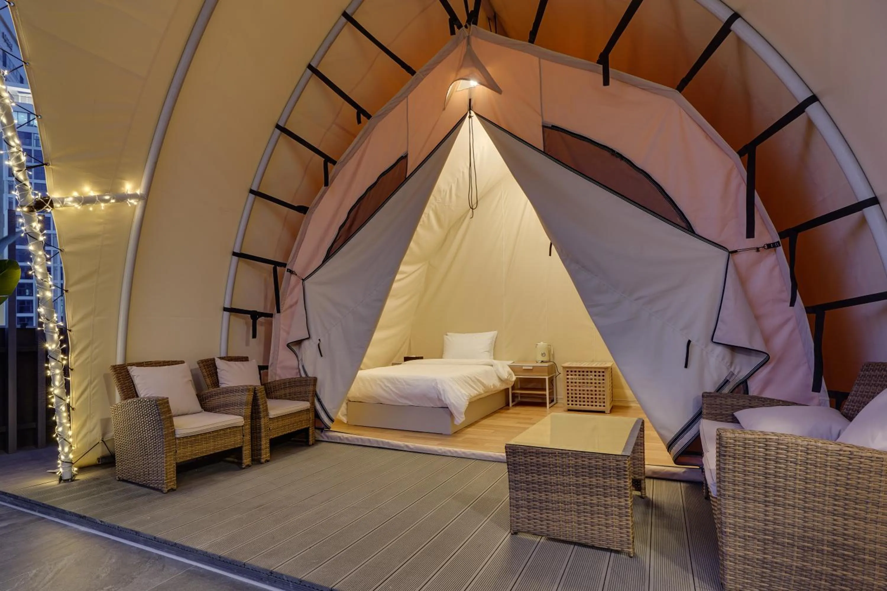 Balcony/Terrace, Bed in Two H Hotel