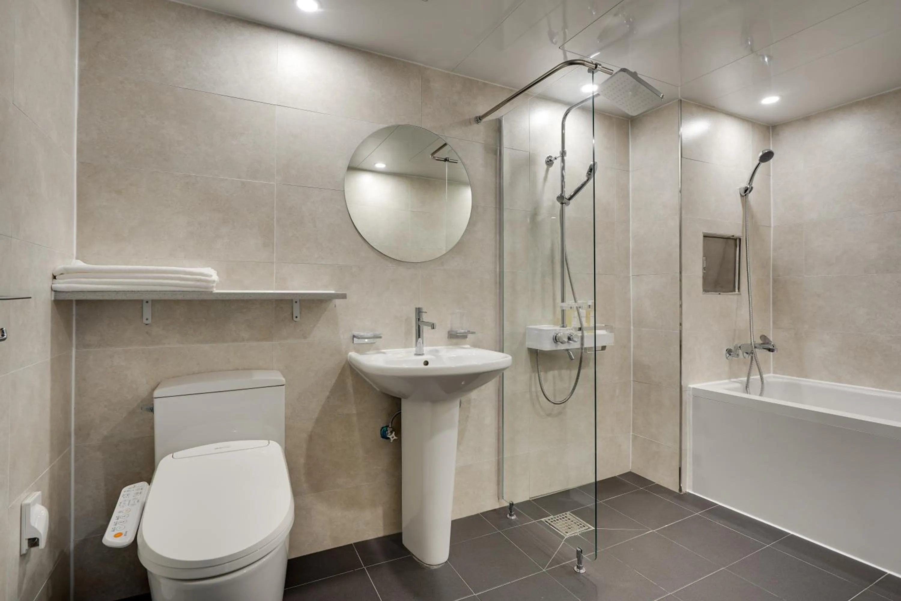 Toilet in Two H Hotel