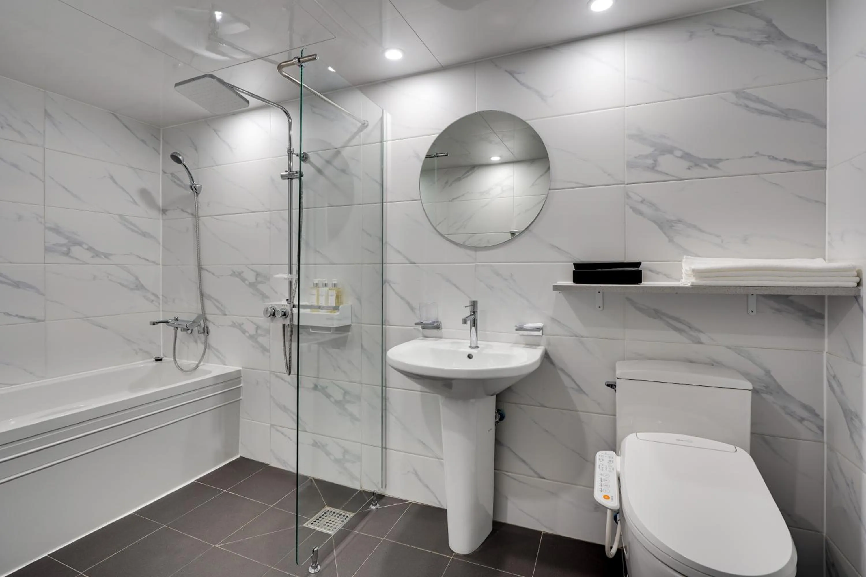 Toilet in Two H Hotel