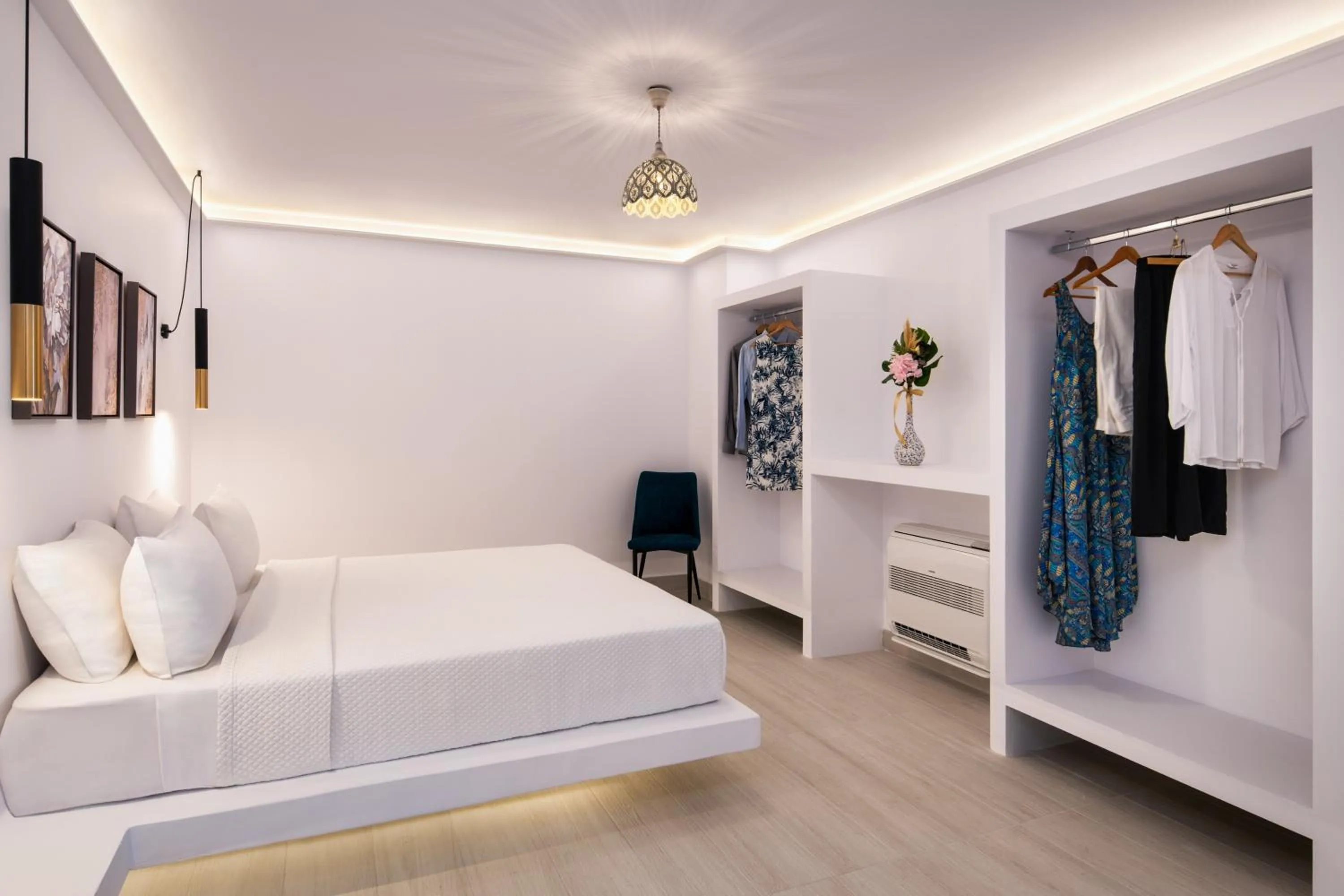 Bedroom, Bed in Palm Island Suites