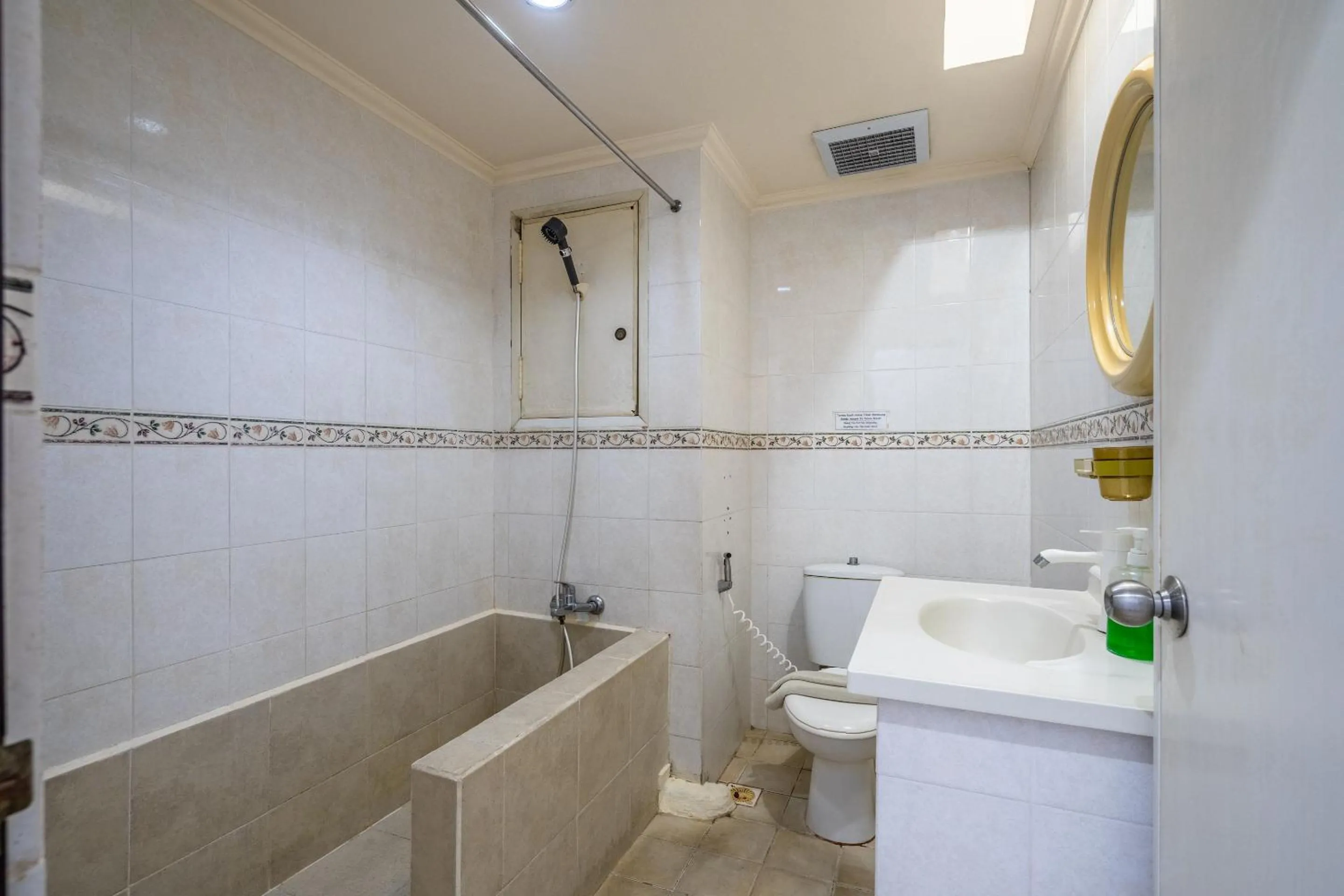 Bathroom in Ammara Legian By Vilarisi - 8 Minute Walk To The Beach