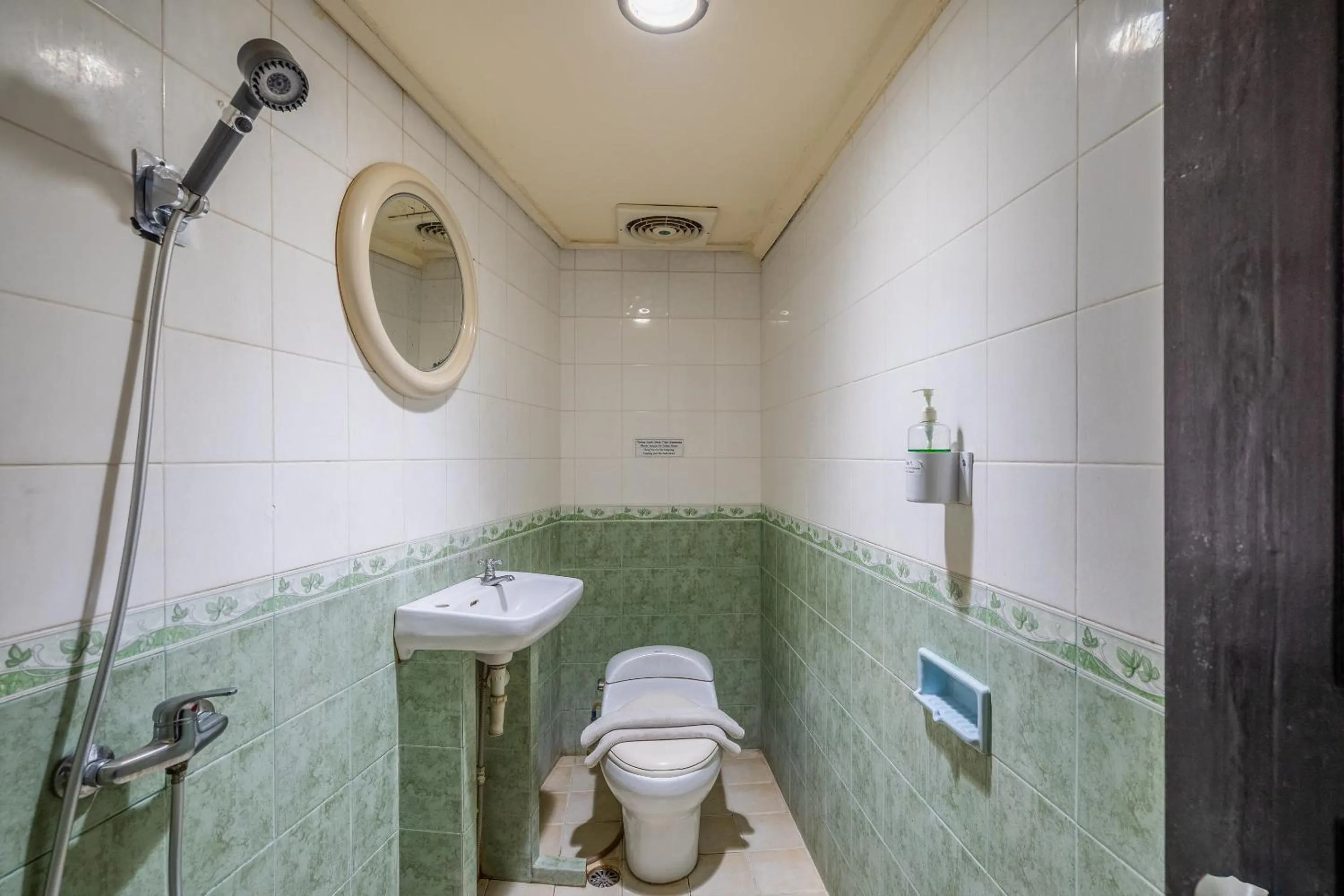 Toilet in Ammara Legian By Vilarisi - 8 Minute Walk To The Beach