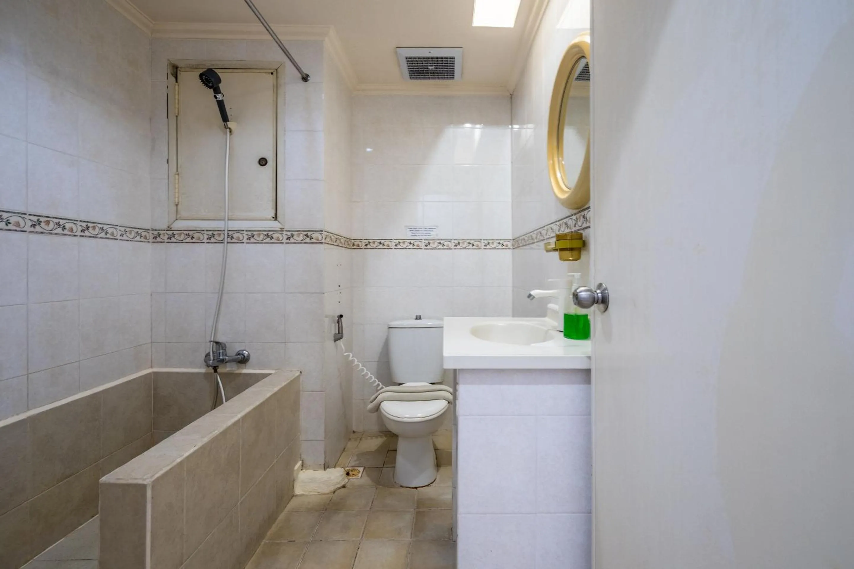 Bathroom in Ammara Legian By Vilarisi - 8 Minute Walk To The Beach