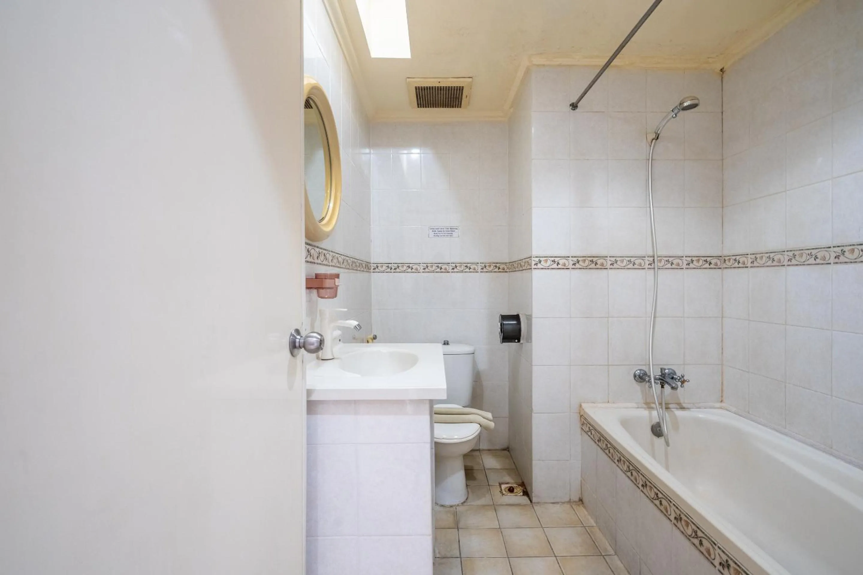 Shower in Ammara Legian By Vilarisi - 8 Minute Walk To The Beach