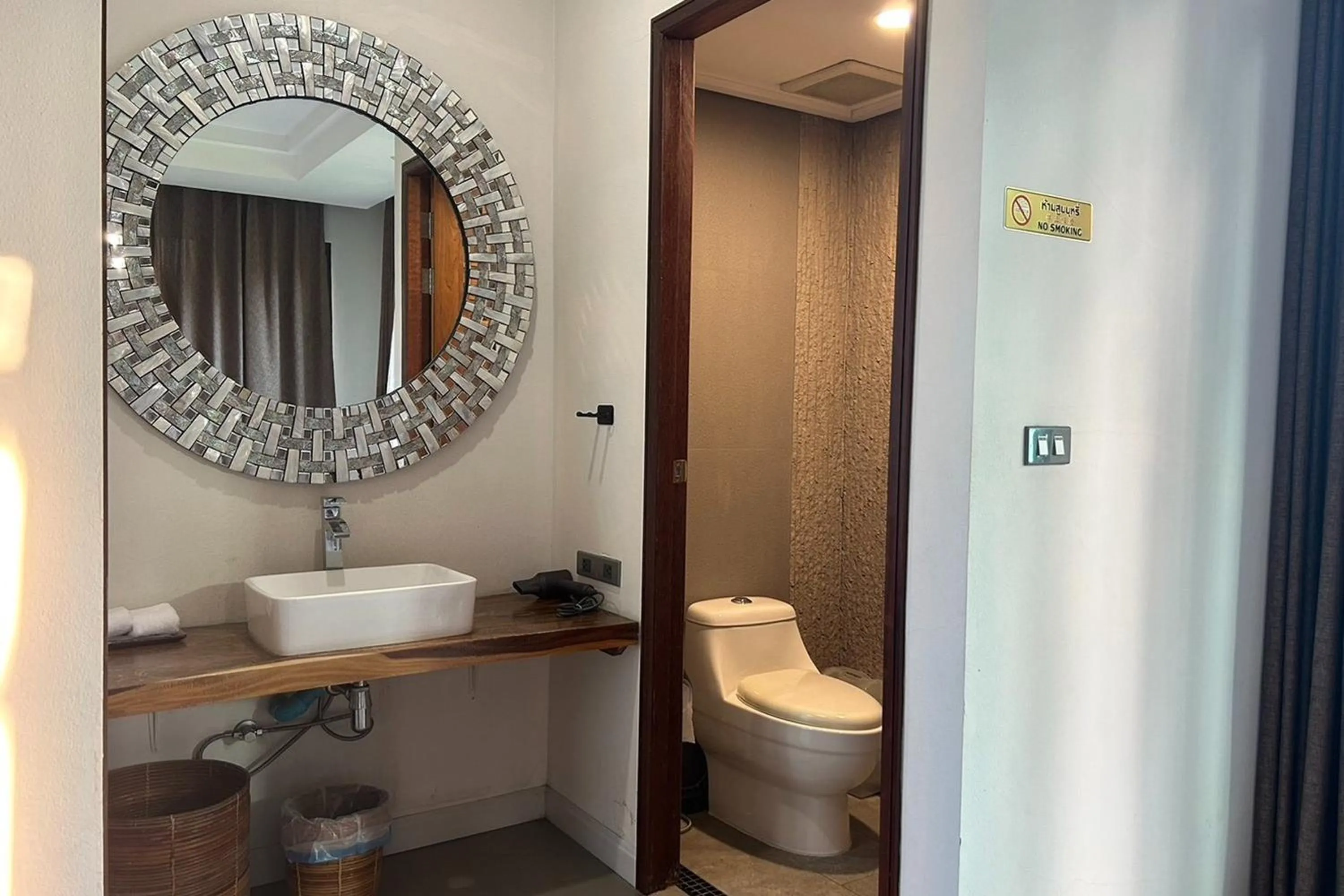 Toilet in Thai Good Arts Resort