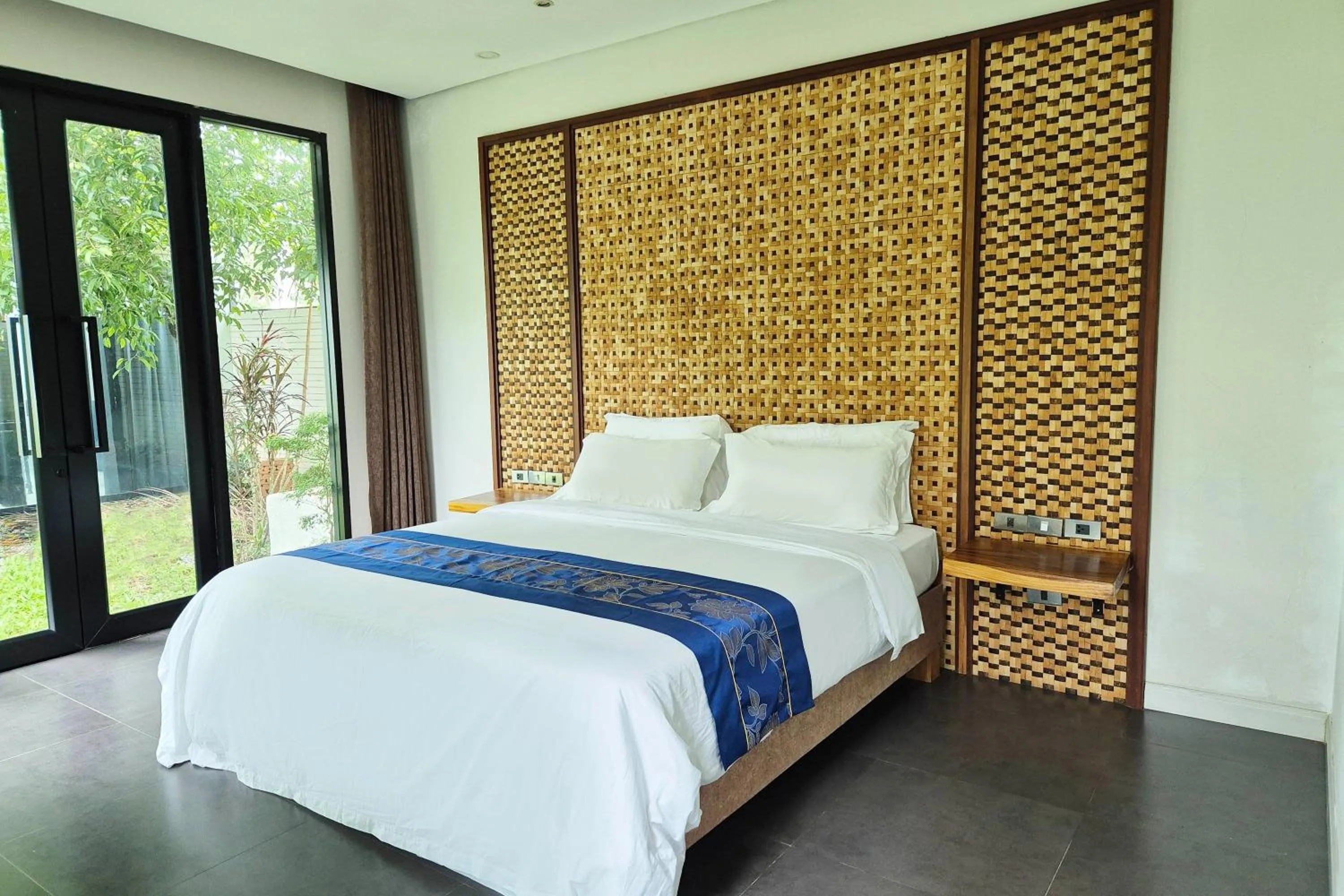 Bed in Thai Good Arts Resort