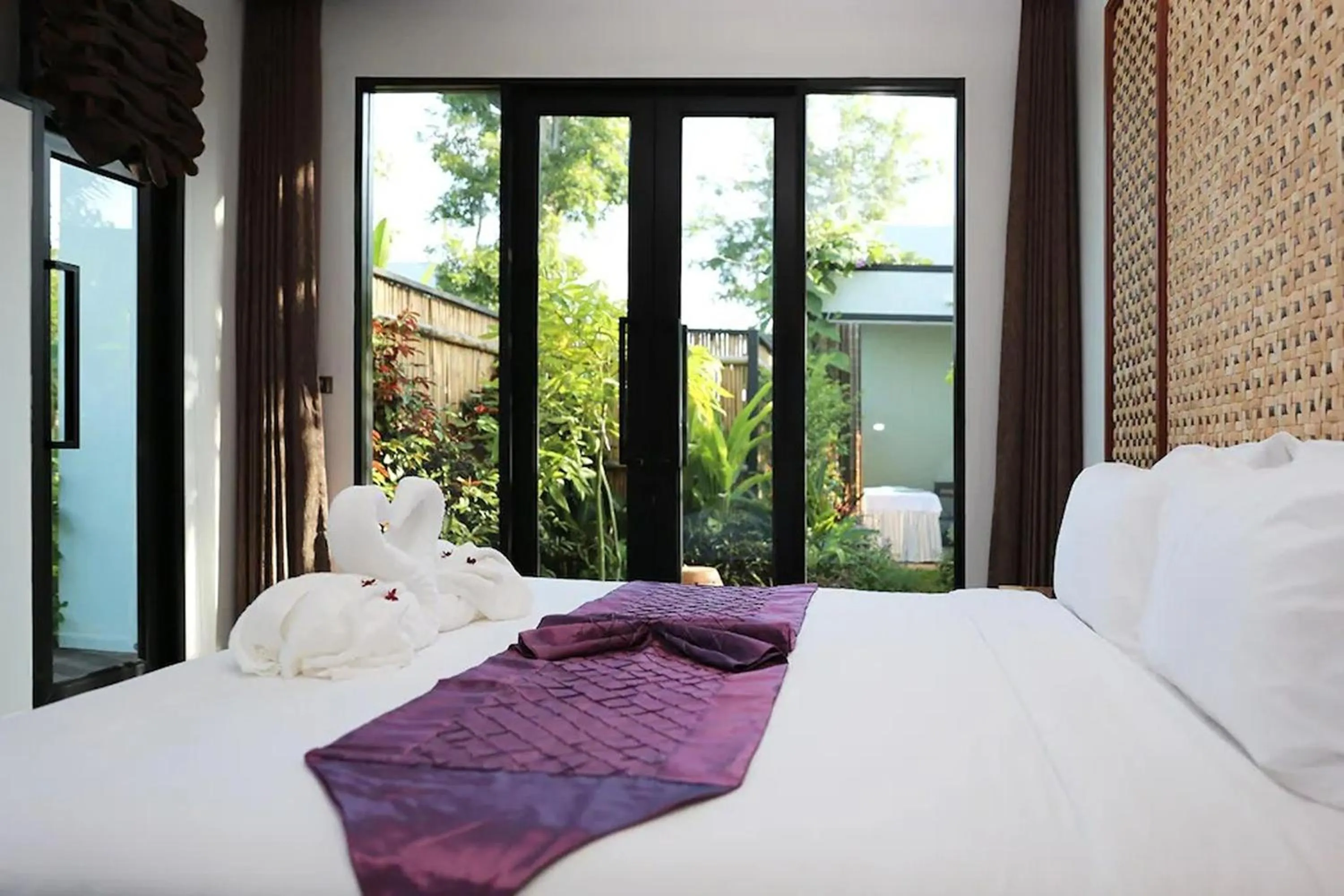 Bed in Thai Good Arts Resort